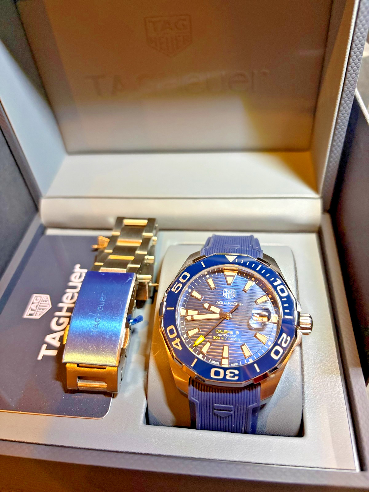 TAG Heuer Aquaracer Ref:WAY201B 43mm Box&Card unworn bracelet plus rubber strap
