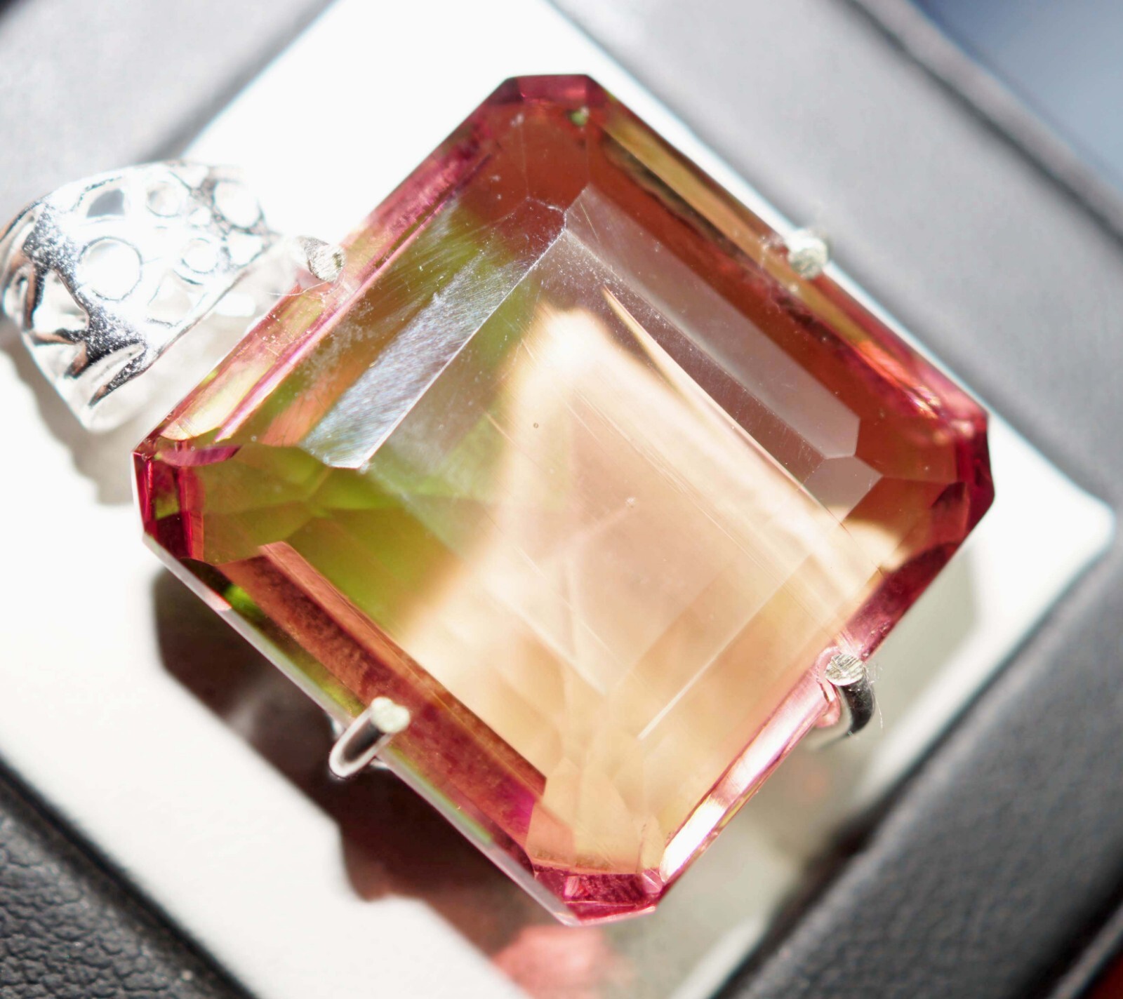 AAA+ GIE Certified 91.25 Ct Natural Zultanite 7 Color Pendant 925 Silver Jewelry