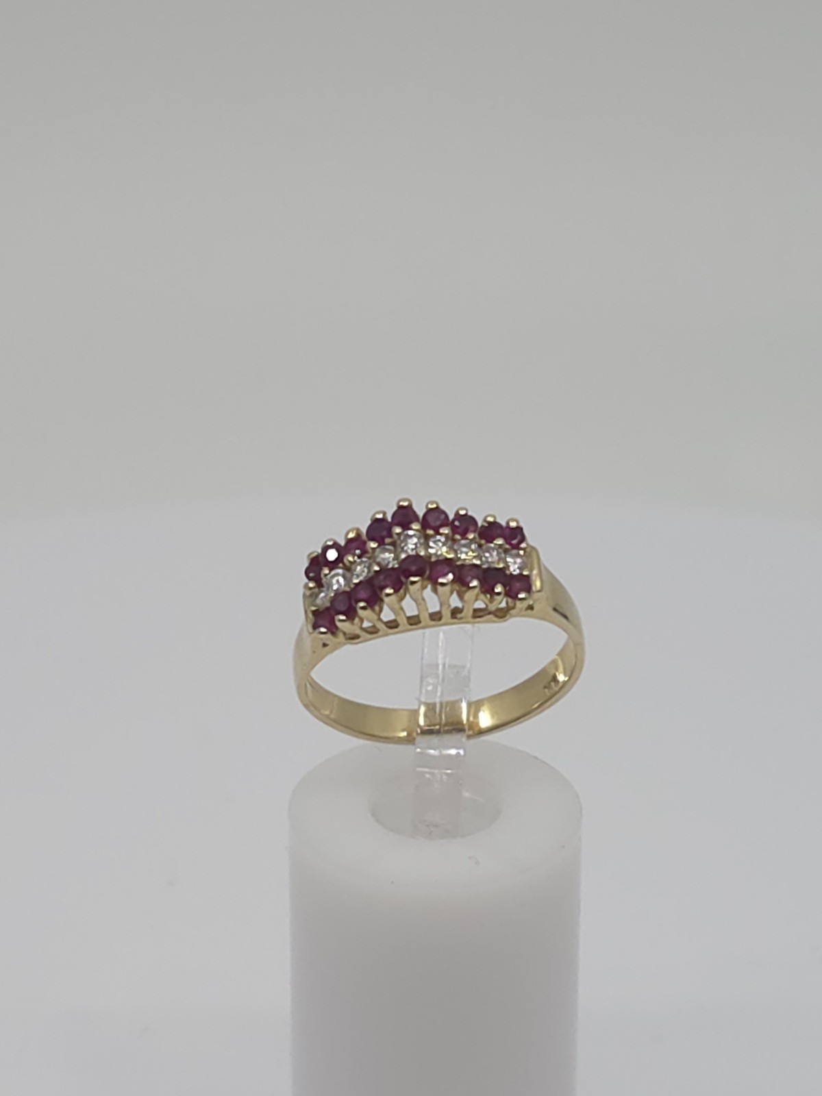 14K Yellow Gold Ruby & Diamond Ring Size 7 3.2g 18 Rubies 0.23 CTW Diamonds