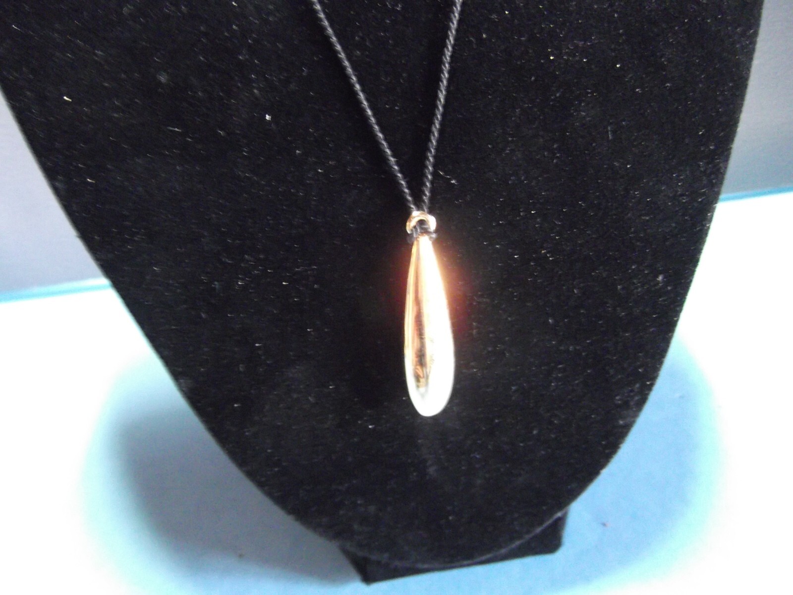 Fashion Jewelry 8.25″in Metal Gold Tone Long Teardrop Necklace/Long Wire Earring