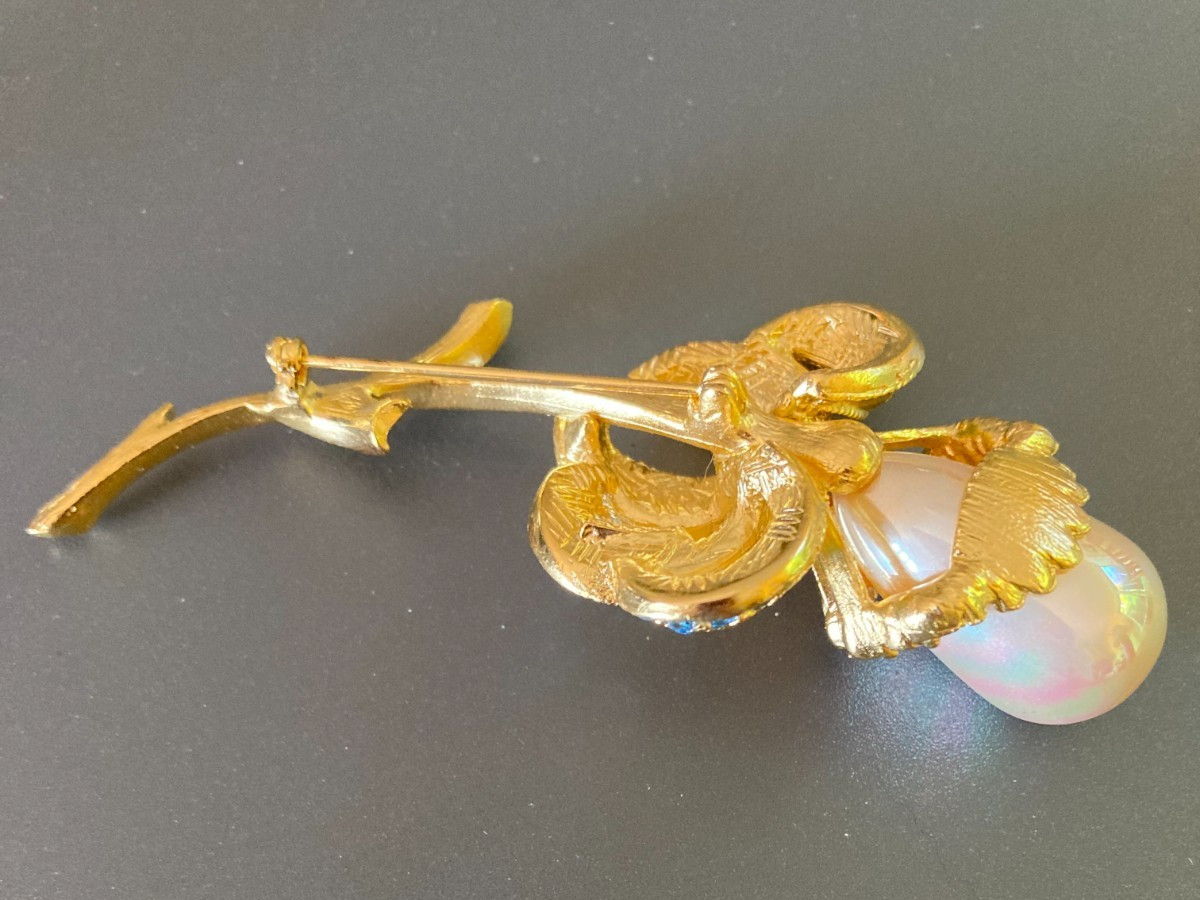 Vintage Ivana Trump Iris Flower Iridescent Faux Pearl Rhinestone GoldTone Brooch