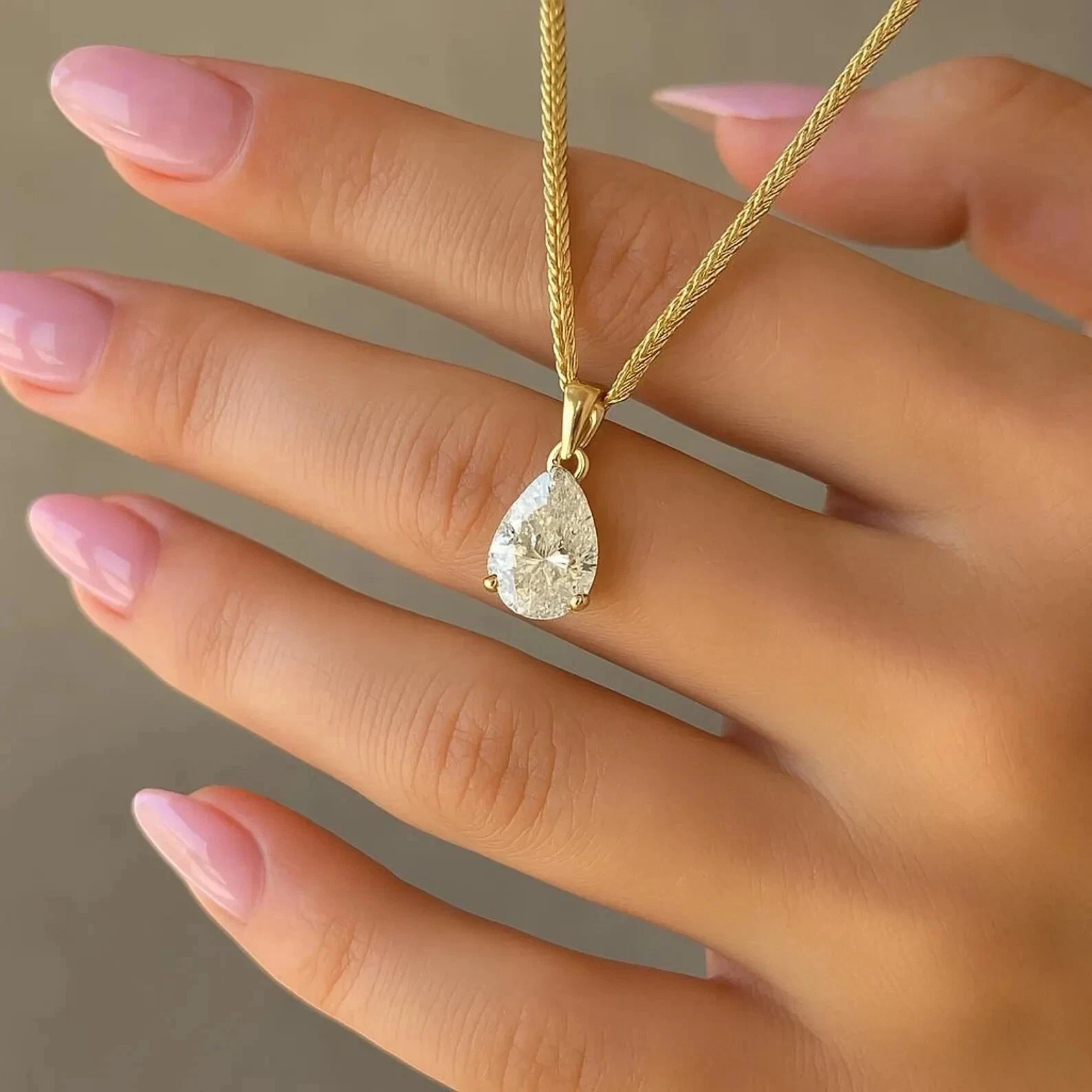 Sparkling Pear Cut Simulated Diamond Women’s Pendant In 14K Yellow Gold Plated