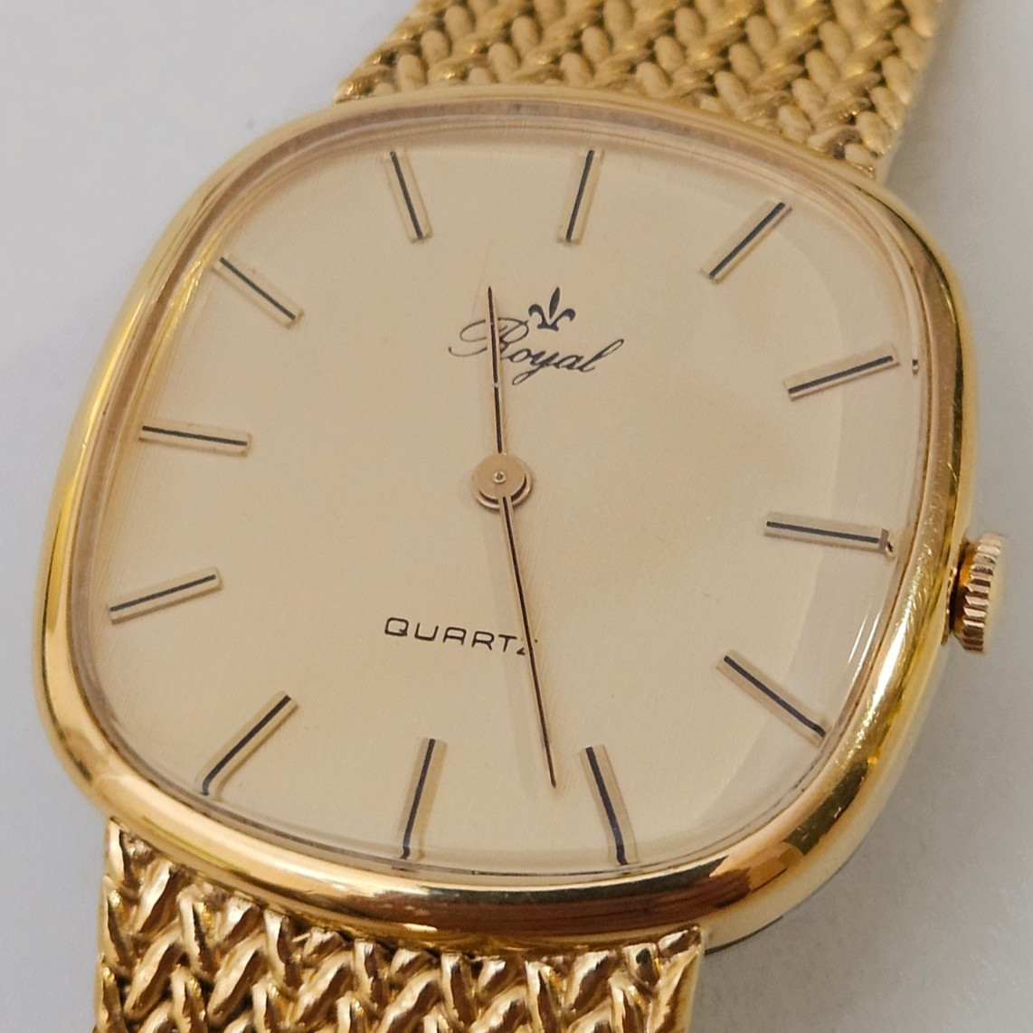 Vintage Men’s Watch “ROYAL” Swiss Dress Ultraslim Integrated Gold Tone NOS 1979