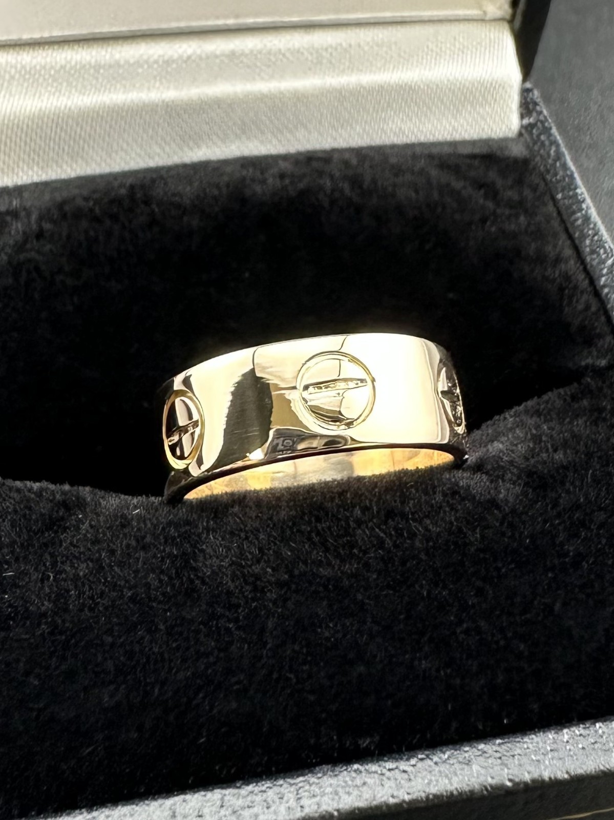 18k Yellow Gold Classic Luxury Screw Motif Ring Band 2.80dwt 4.4g