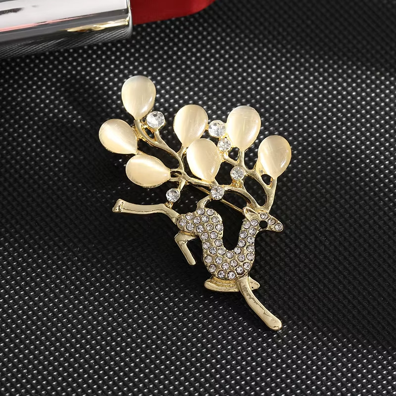 Retro Deer Brooch Pin Rhinestone Animal Jewelry Accessory Women Gift