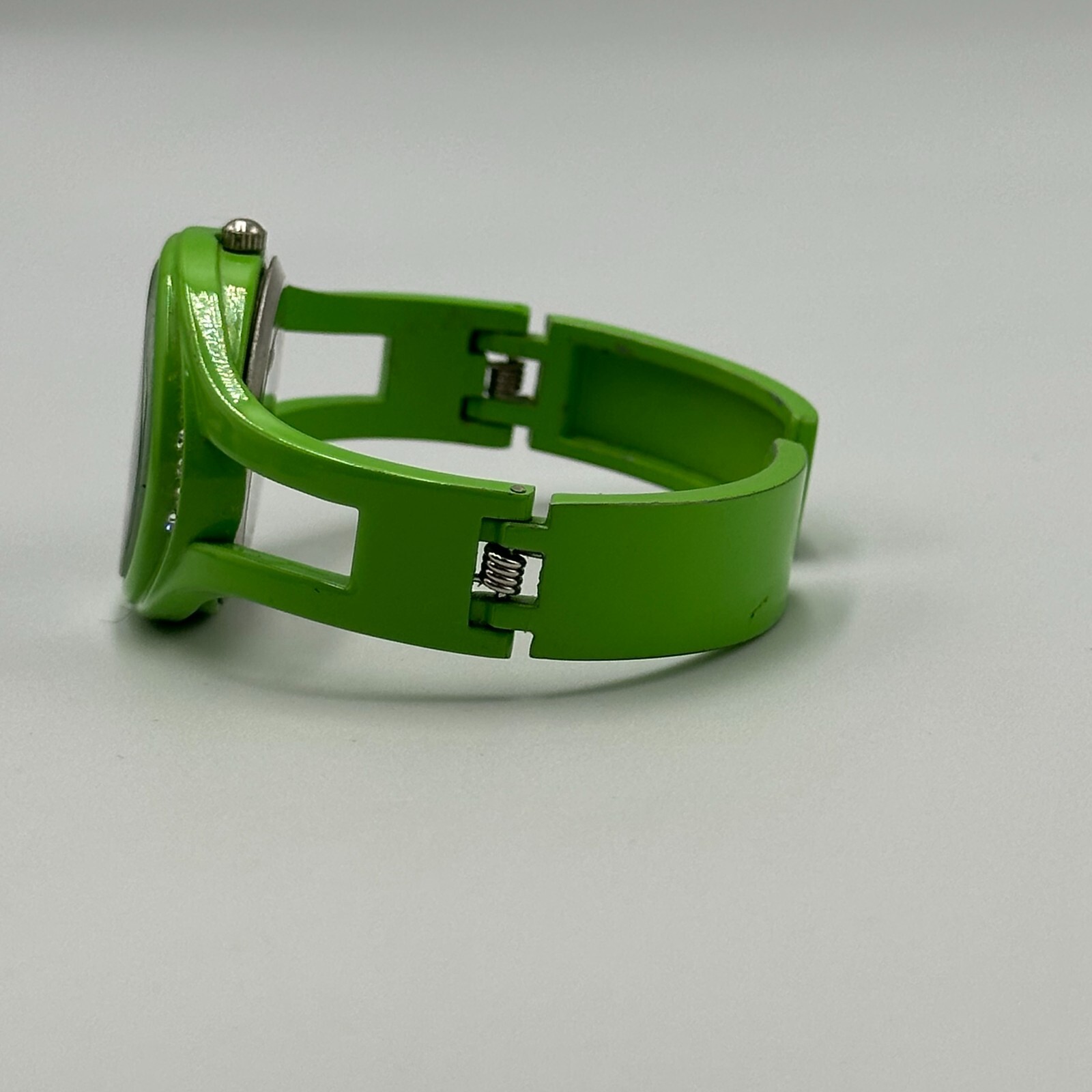 Varsales Watch Women Green White Dial Rhinestone Accents Cuff Band New Battery