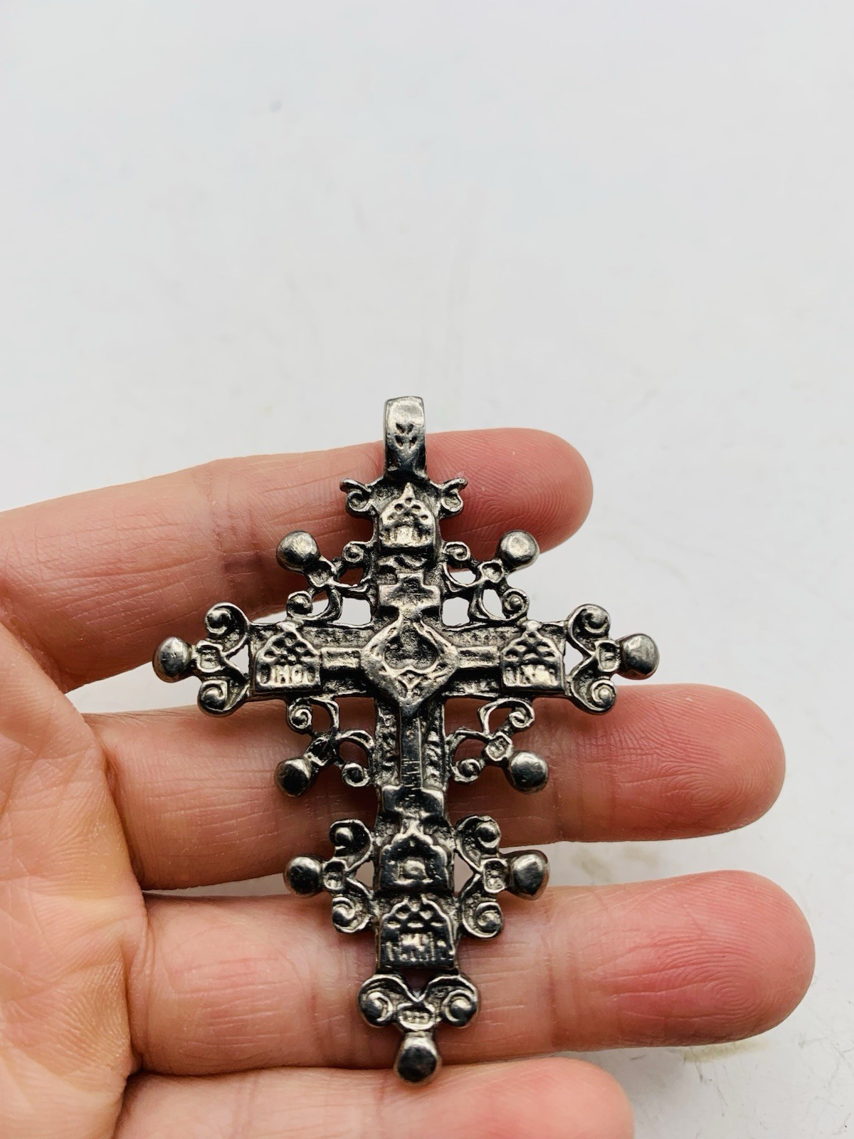 Vintage 1992 Metropolitan Museum of Art Silver Tone Byzantine Cross Cleo Pendant