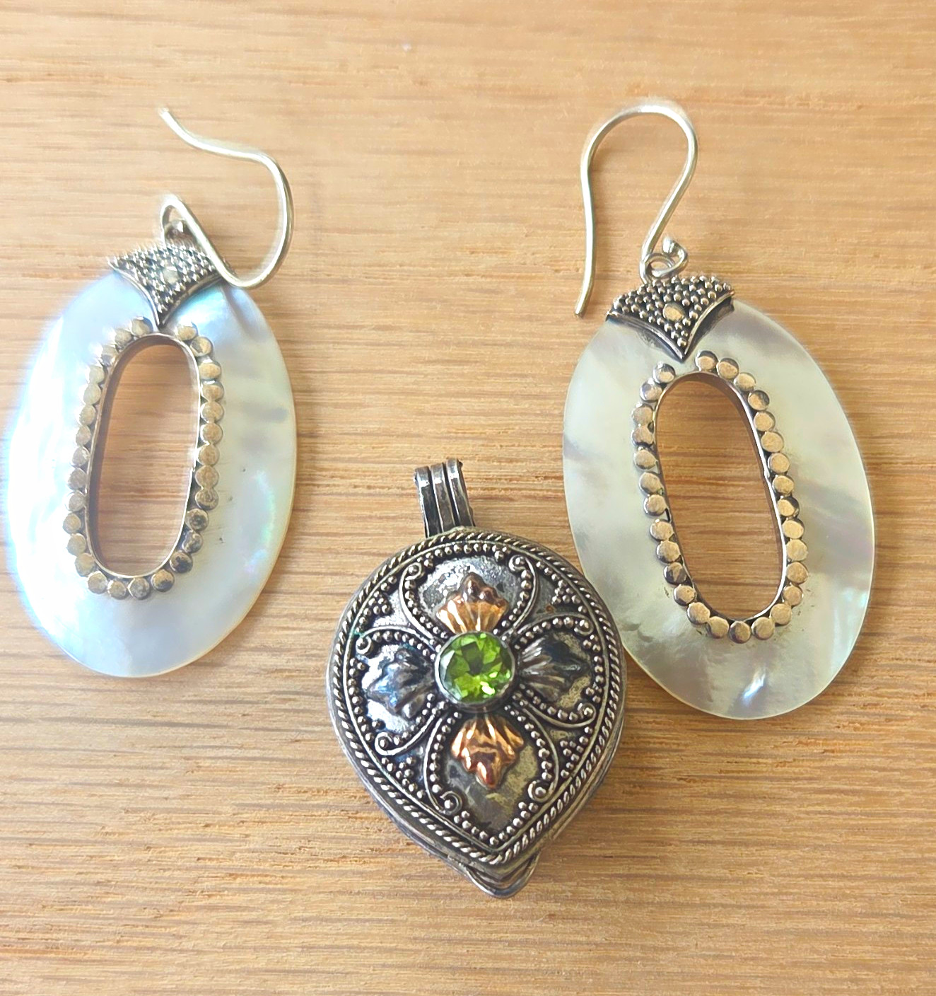 3 Peice Lot of Vintage Signed 925 Peridot Poison Pill Box w 925 Dangle Earrings