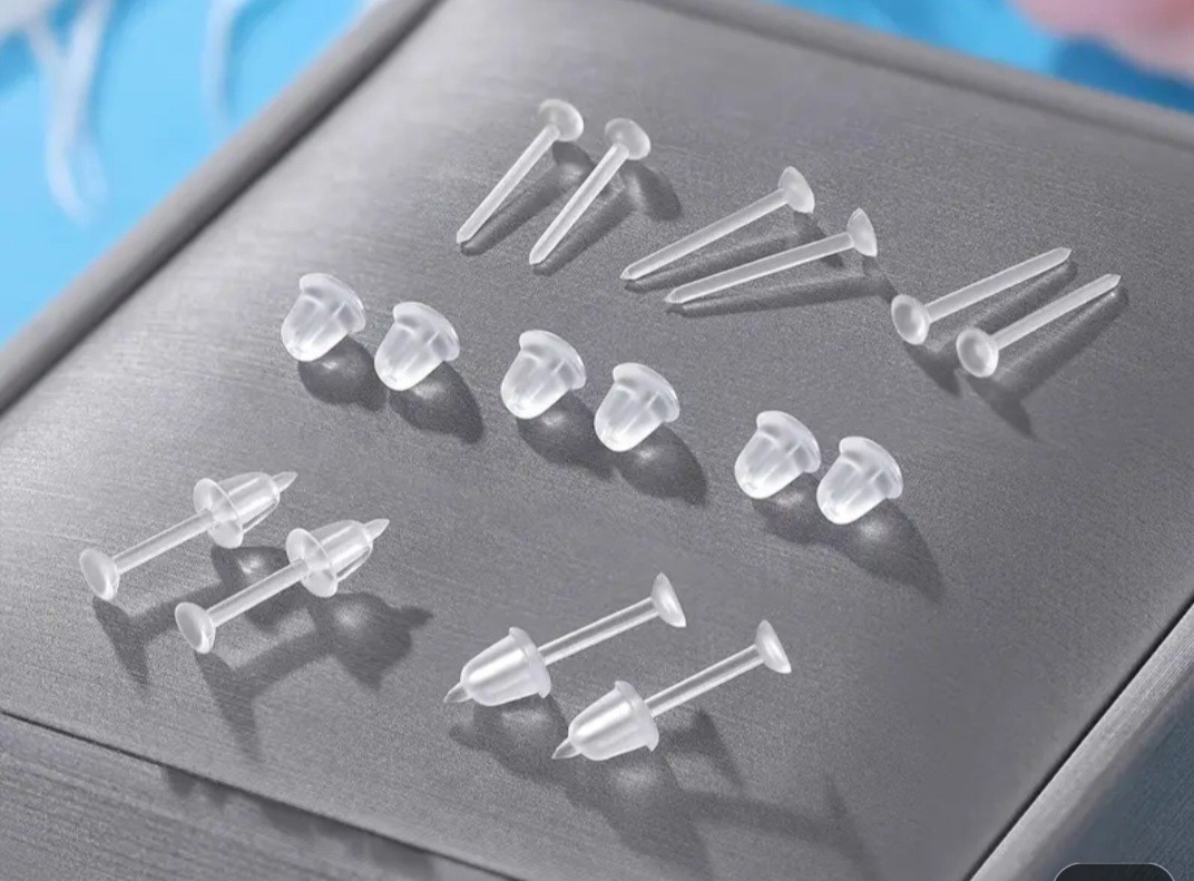 Earings Of 2mm Colored Diamond Plastic , 10 pairs.