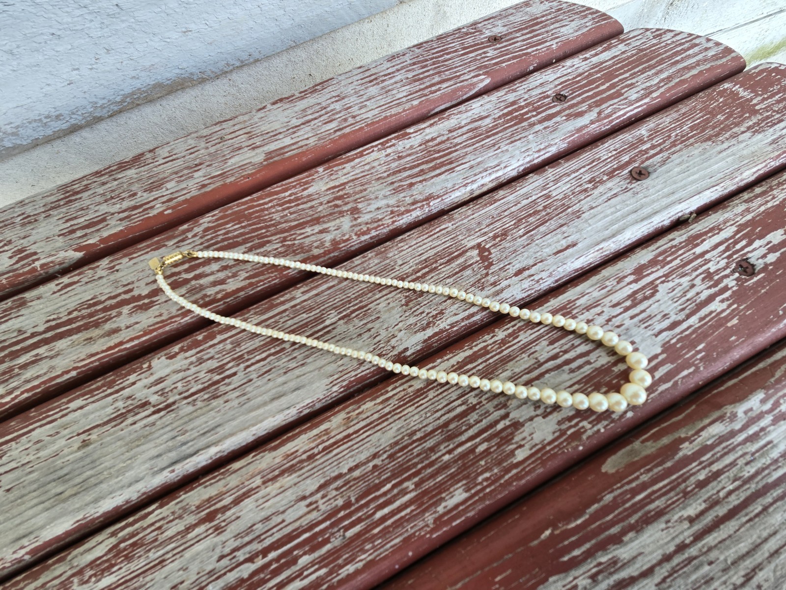 vintage faux white pearl necklace