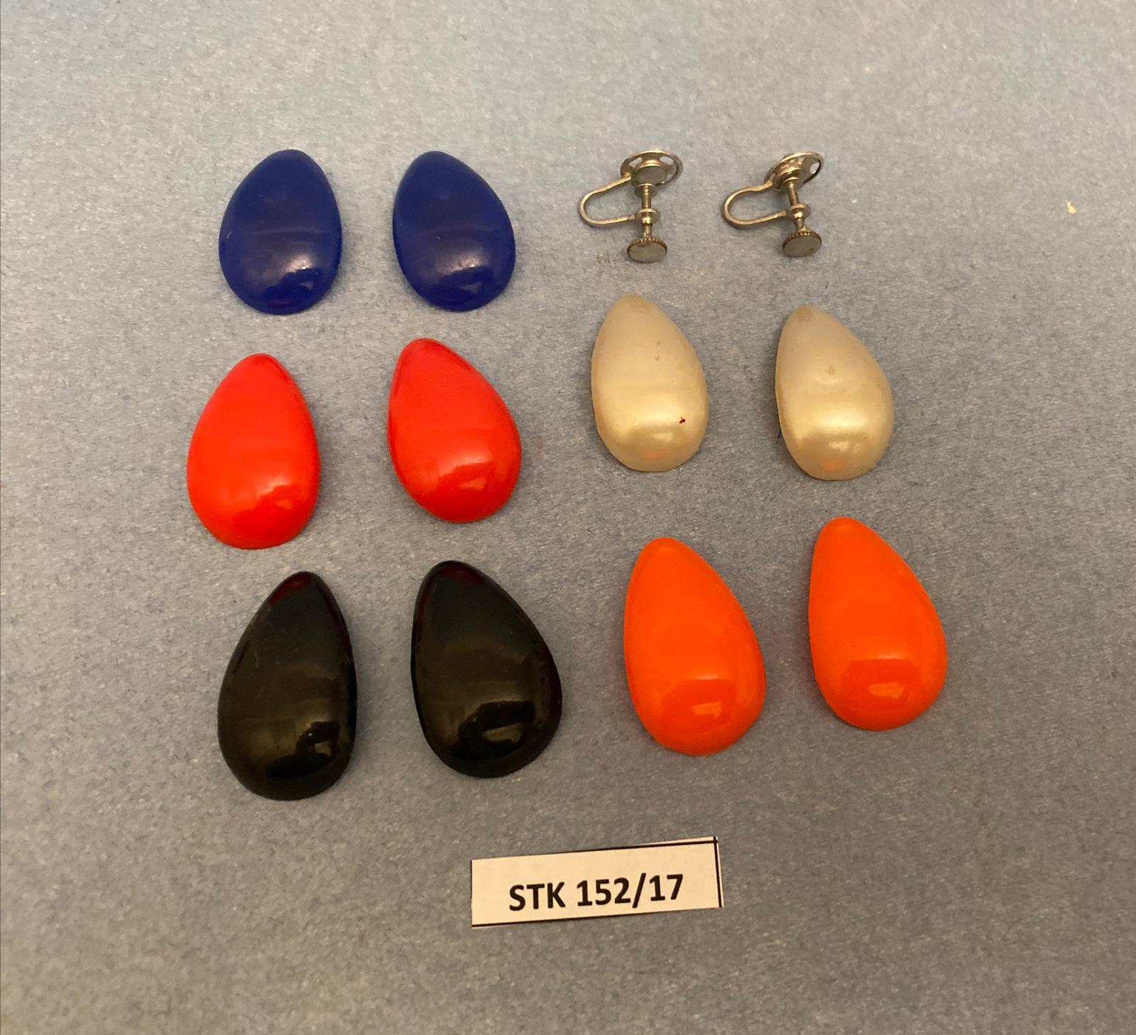 12 pc. Women’s Vtg Metal Snap Screw Back Earrings w/Lightweight Plastic Covers