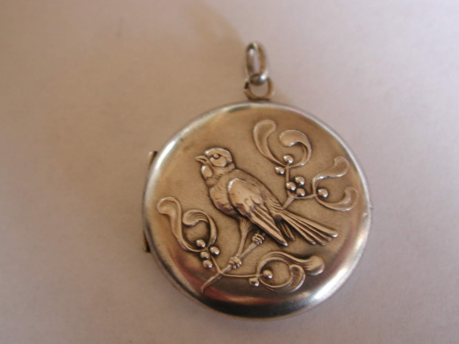 ANTIQUE ART NOUVEAU SILVER BIRD MISTLETOE LUCKY LOCKET PENDANT PHOTO CHARM