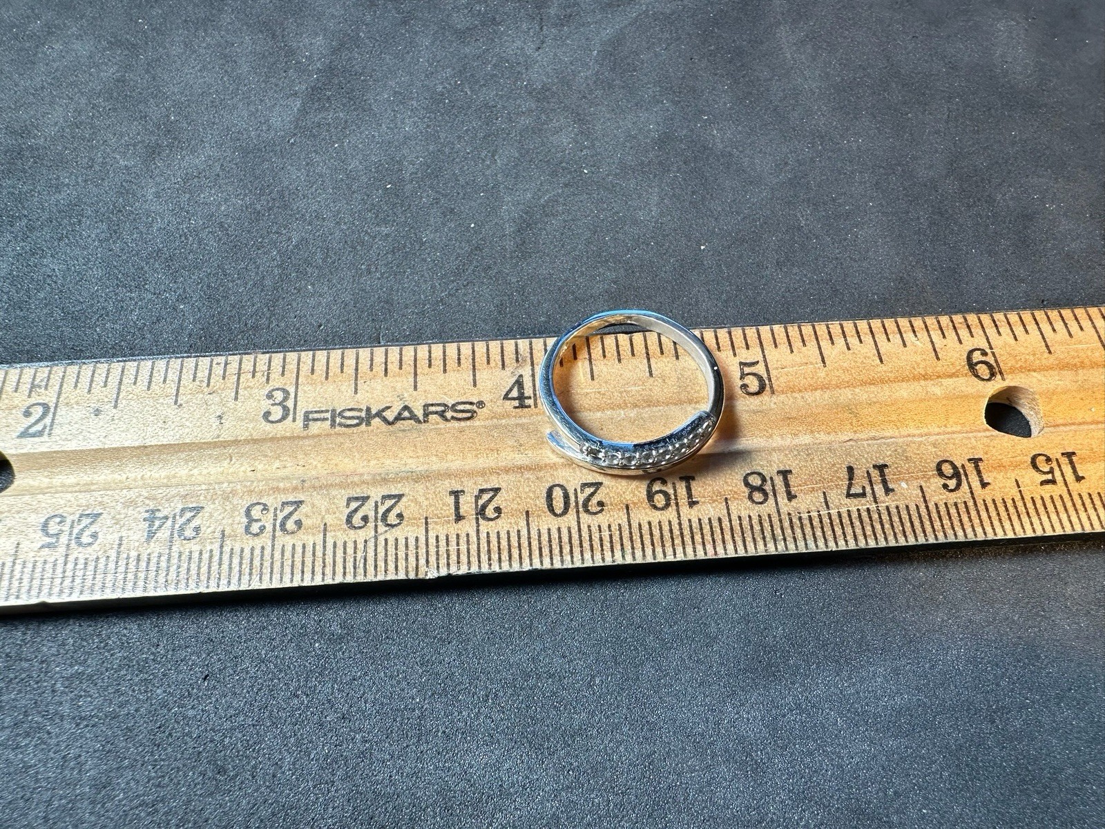 1.73g Vintage Bypass Ring with Clear Stones M Size 5.5