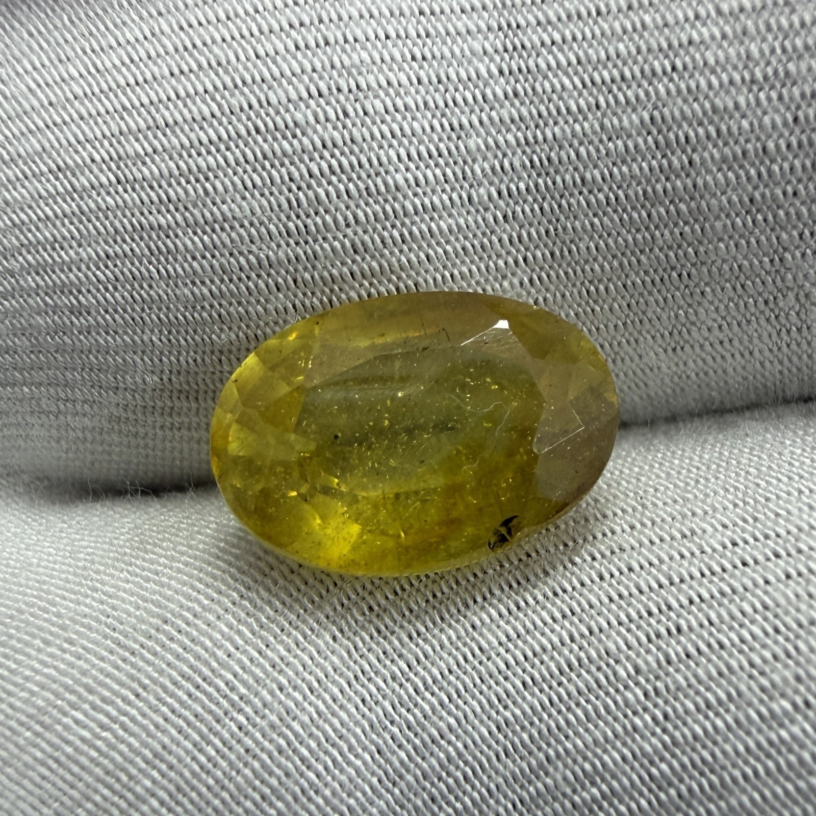 Natural Yellow Sapphire Oval Cut Loose Gemstone, Weight: 5.25 Carats