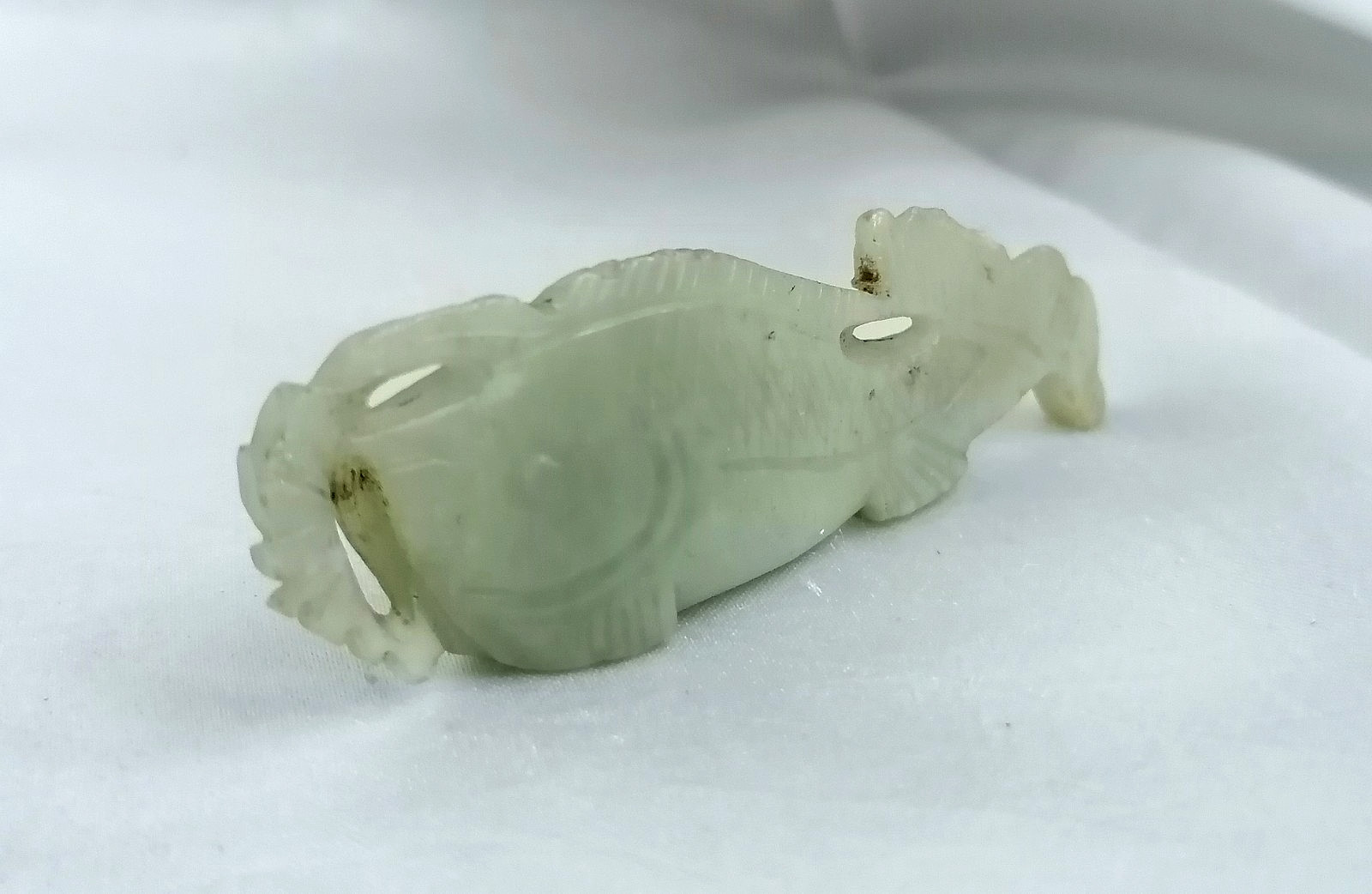 ANTIQUE PERFORATED AND ENGRAVED JADE PENDANT / ORNAMENT, CHINA, 1900.