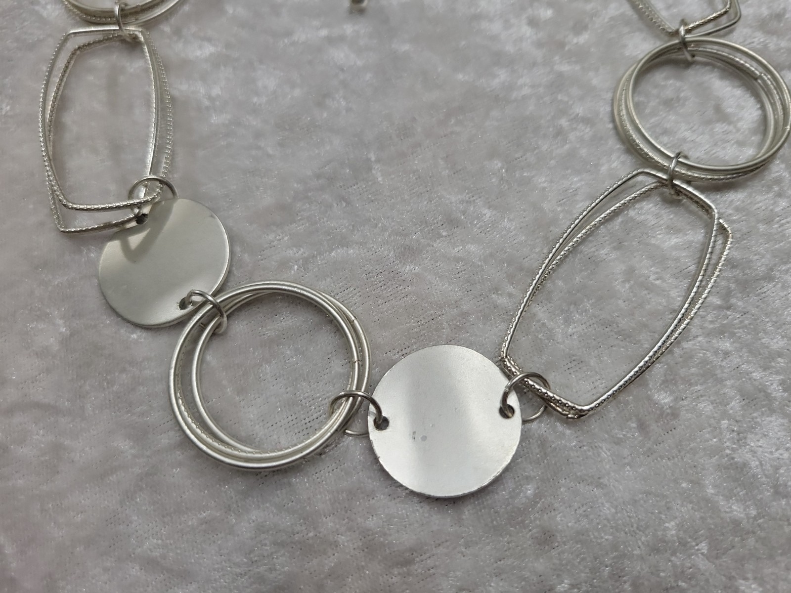 Necklace Silver Tone Shapes and Large Links Necklace 30″