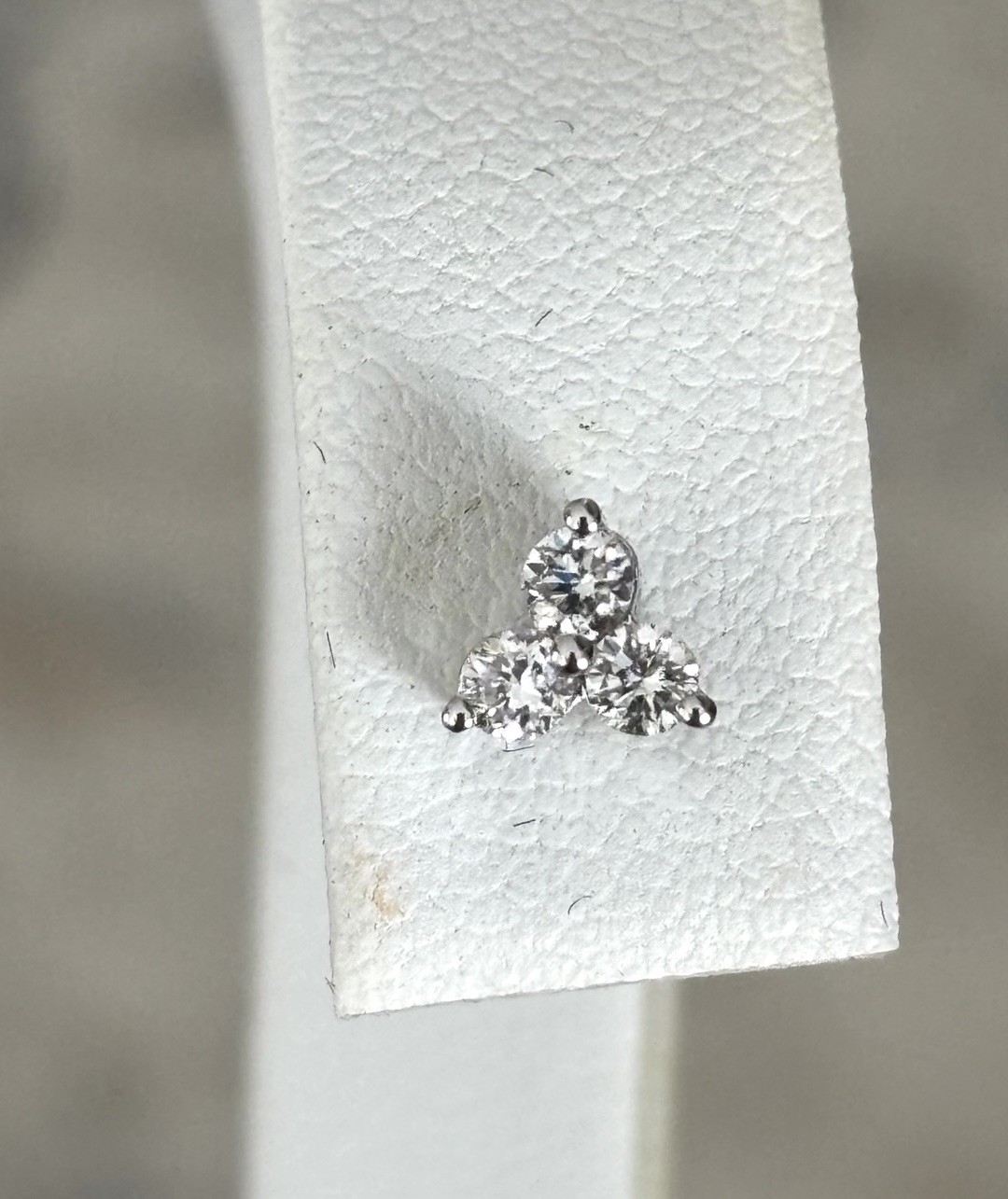 $450 IGI Certified NWT 14K White Gold .30Ct Round 3 Stone Clover Diamond Earring