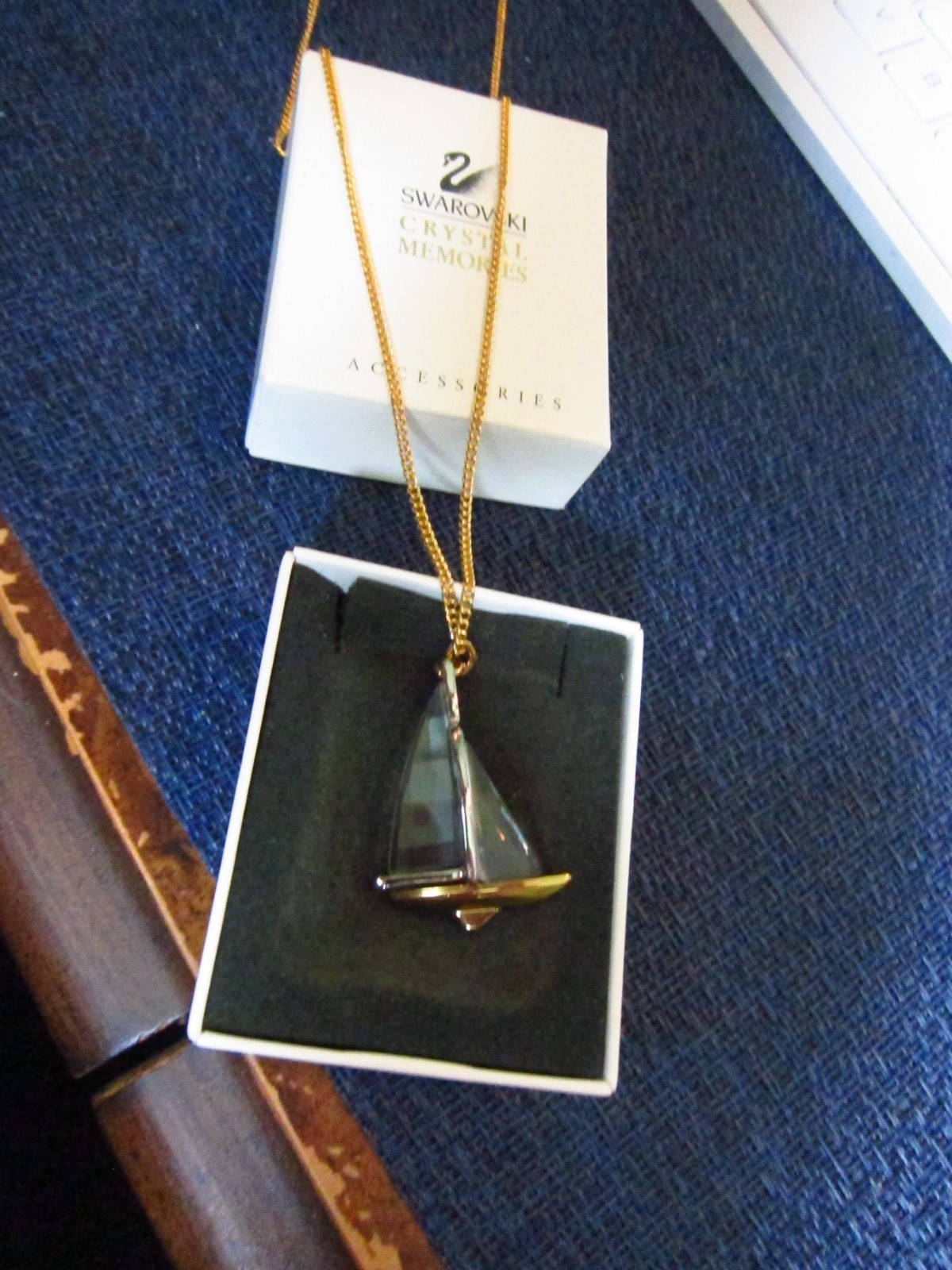 Swarovski Crystal Memories Sailboat Pendant Necklace 3 cm Pendant 20” Necklace
