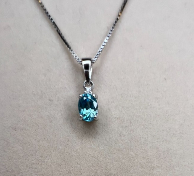 1.20ctw oval Cambodian blue zircon w .01ctw round wht zircon SS pendant w chain