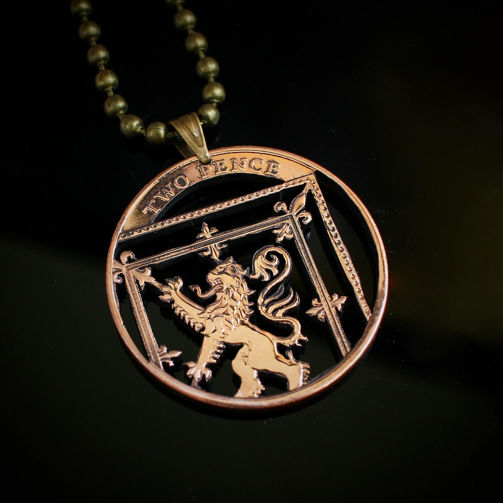 United Kingdom 2 Pence Cut Coin pendant with Necklace British lion Britannia