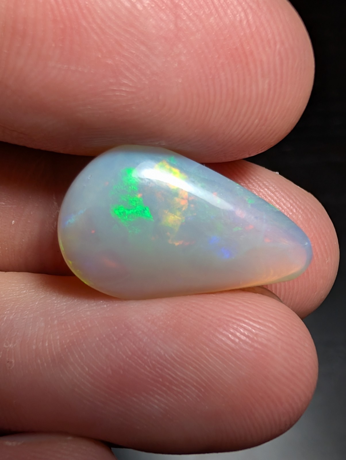 7.8 ct GEM CRYSTAL OPAL from the LAMBINA Field – 20.3×12.8×5.7mm – Australia