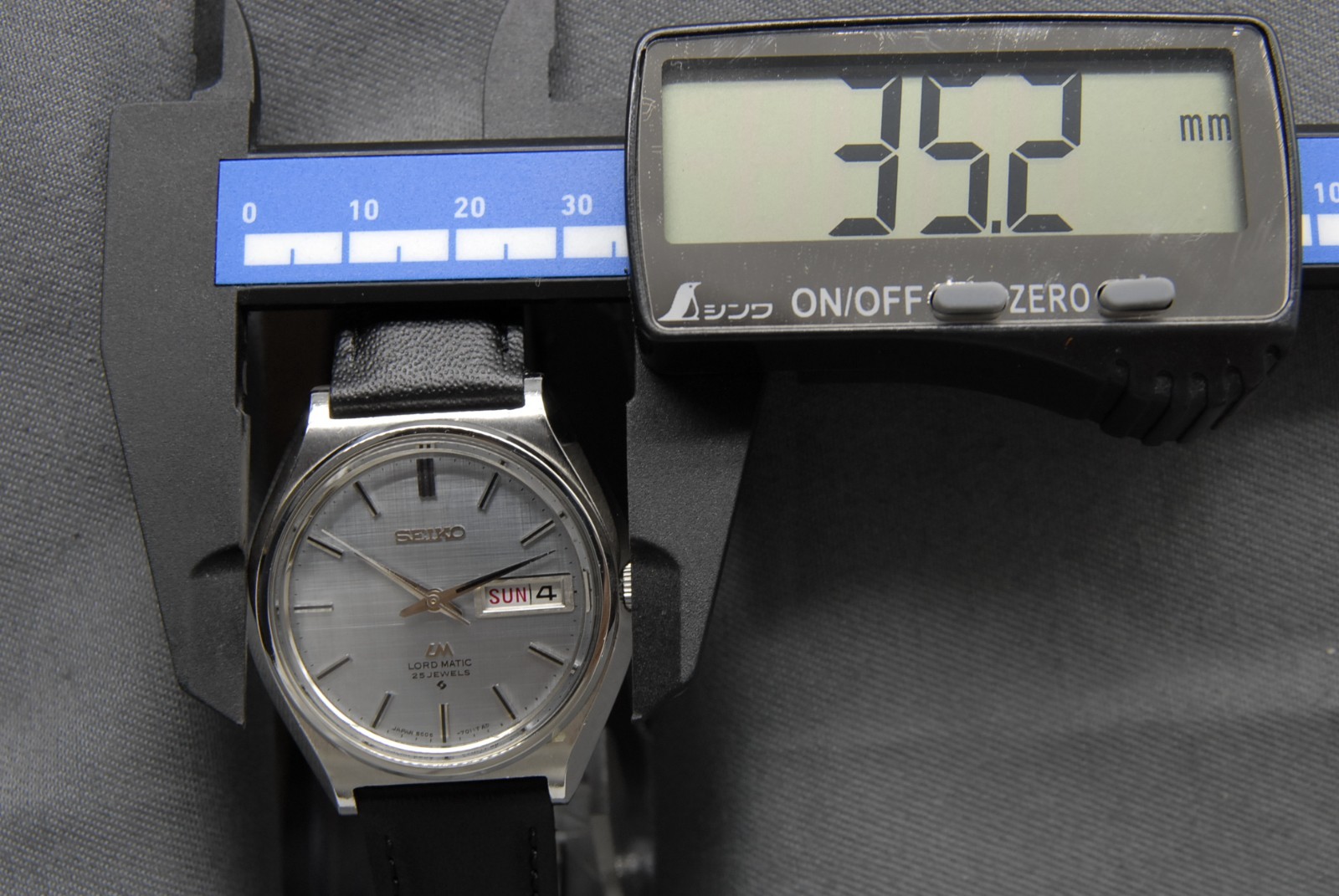 Vintage 1969 [N MINT] SEIKO Lord Matic 5606-7010 35mm Blue Day/Date AT Men Watch