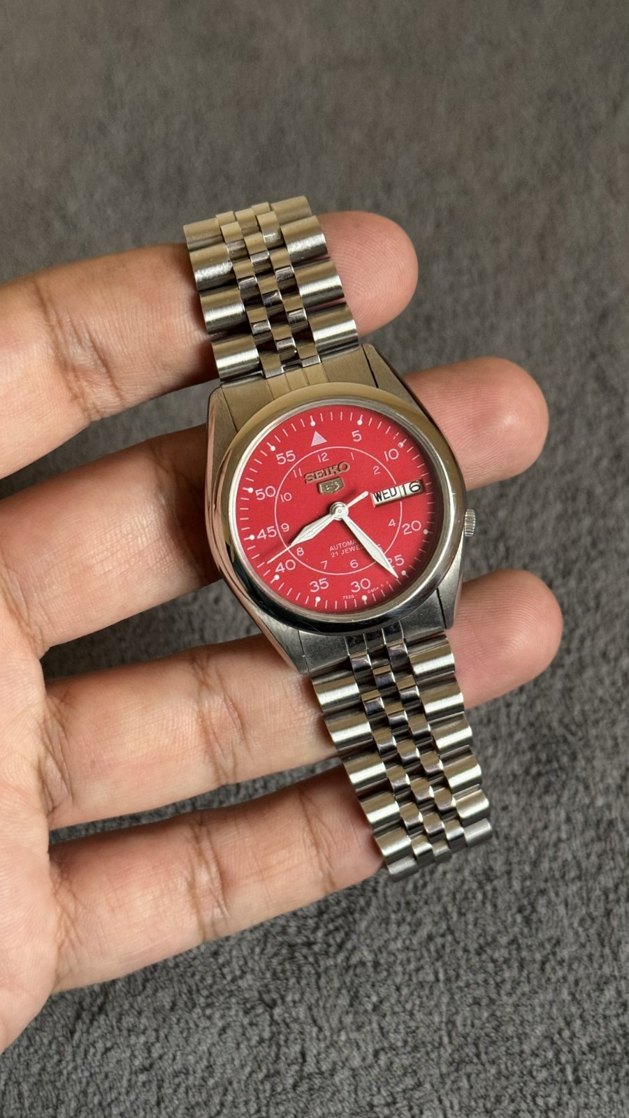 Seiko 5 Automatic 7S26-064R Red Dial Day-Date 21 Jewels Men’s Vintage Watch