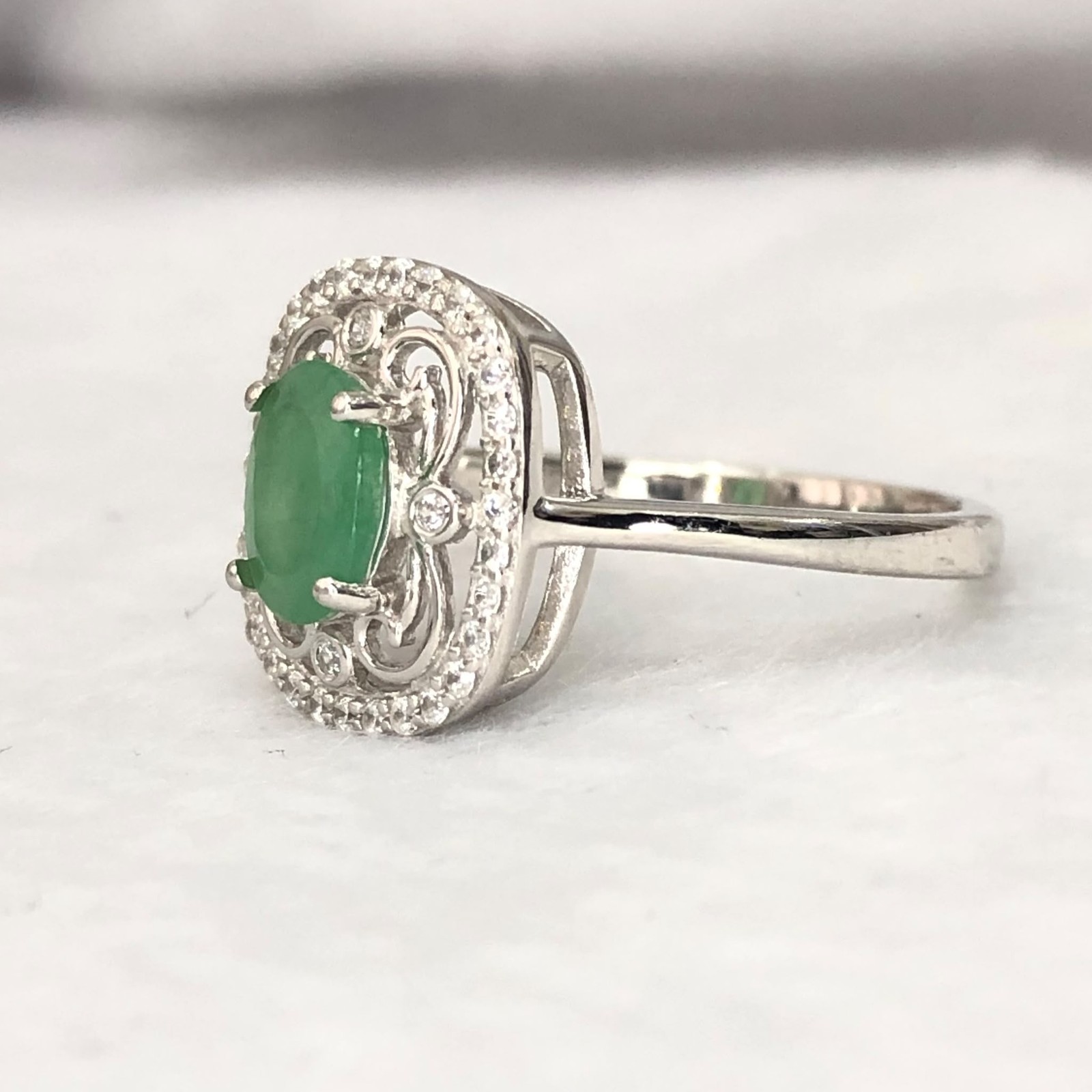 Natural Emerald Gemstone 925 Sterling Silver Ring Oval Top Rich Green 6.5