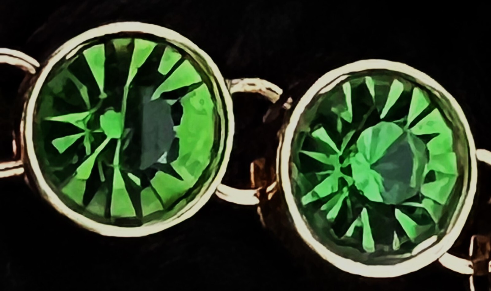 Vivid Jewel Tone Green Austrian Crystal Tennis Necklace Brass Gorgeous 18 inch