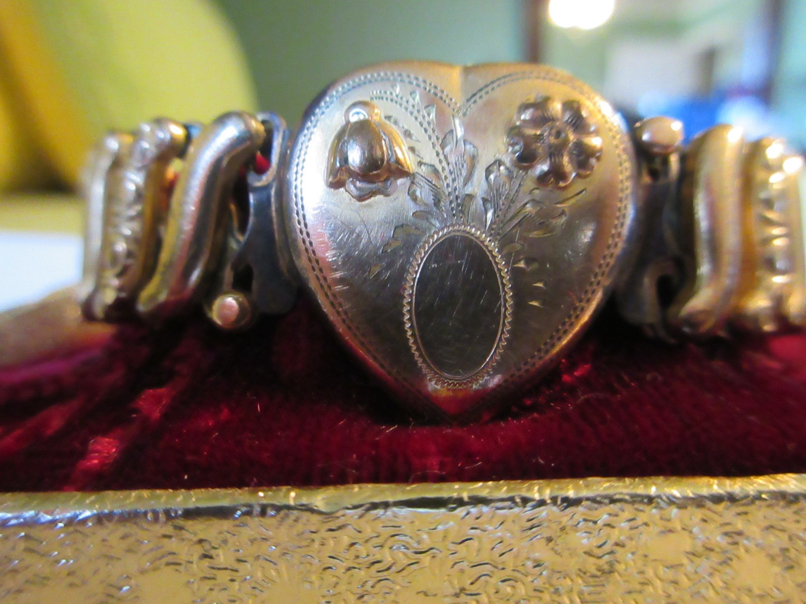 Vintage 1940″s WW11 Sweetheart Expansion Bracelet Victoria Gold Filled w/Box