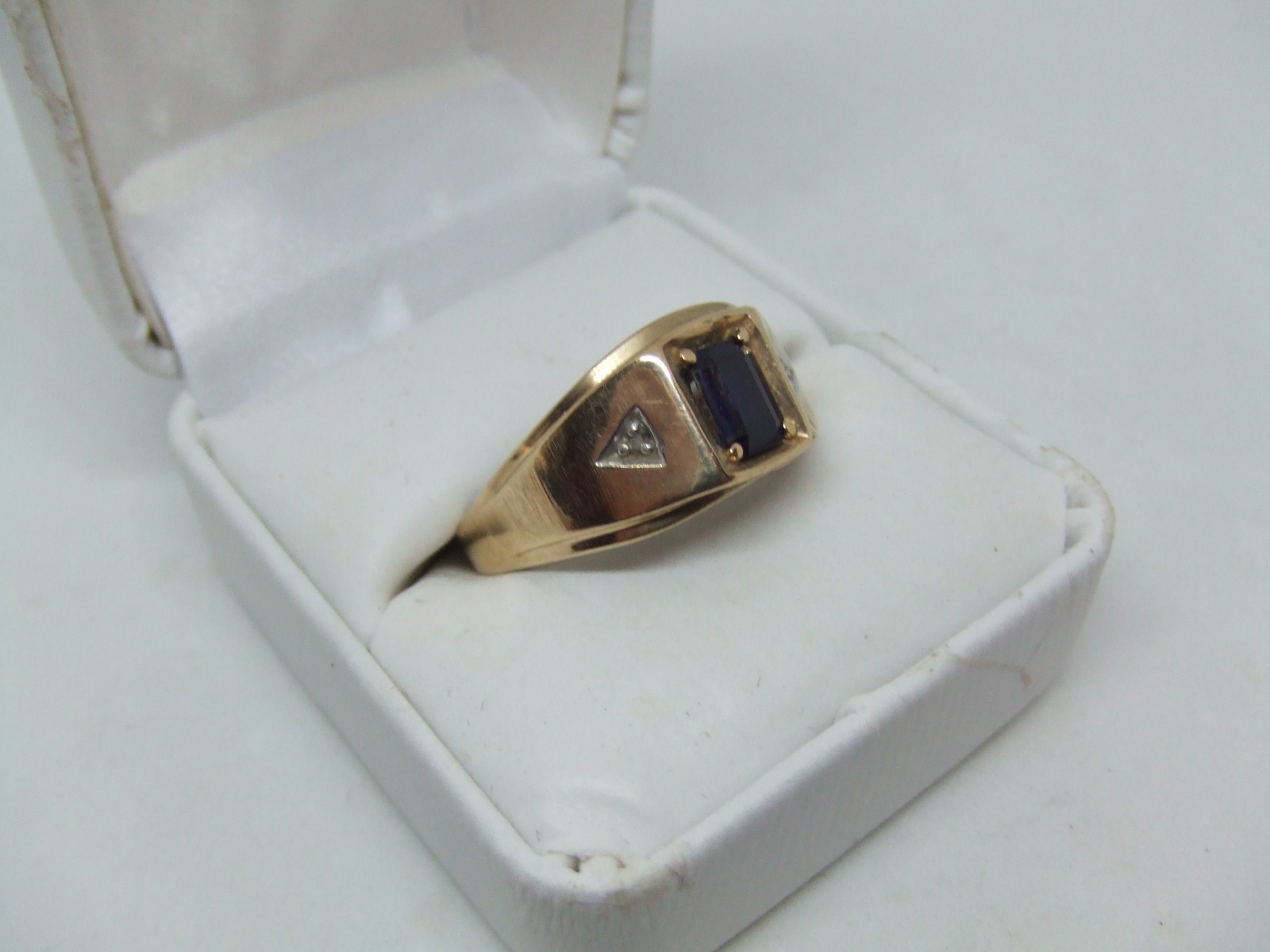 Men’s 10k y.g. onyx ring size 13.5