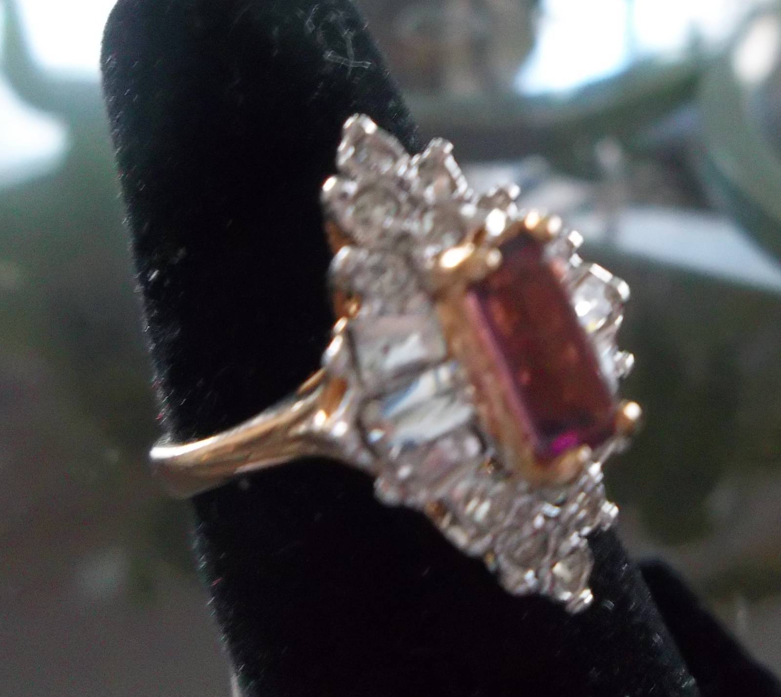 Park Lane Vault SPECIAL RING – Gold w/ Lavender Purple CZ – Size 6 – Beautiful!