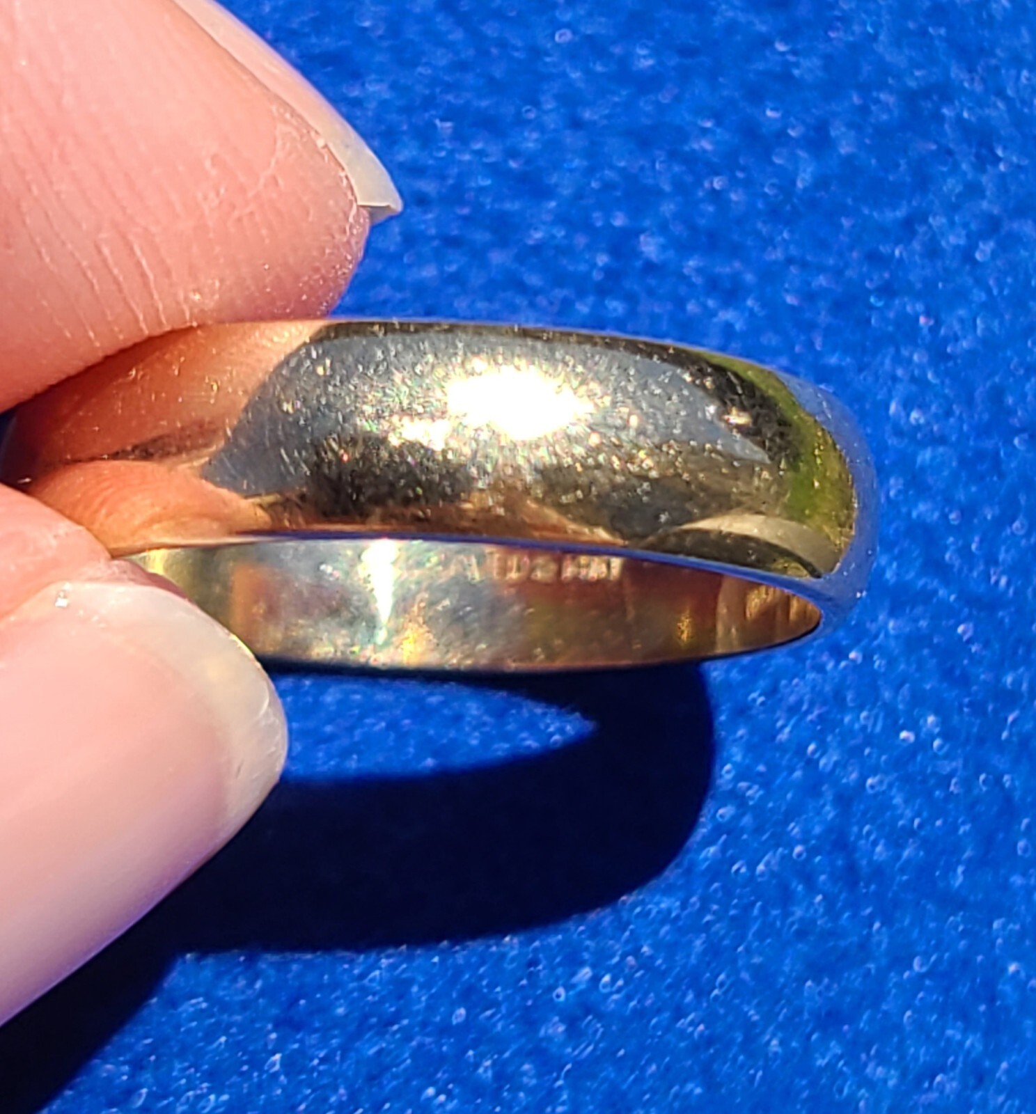 14k Yellow Gold Artcarved Brand Ring Size 7 with a 5mm Width