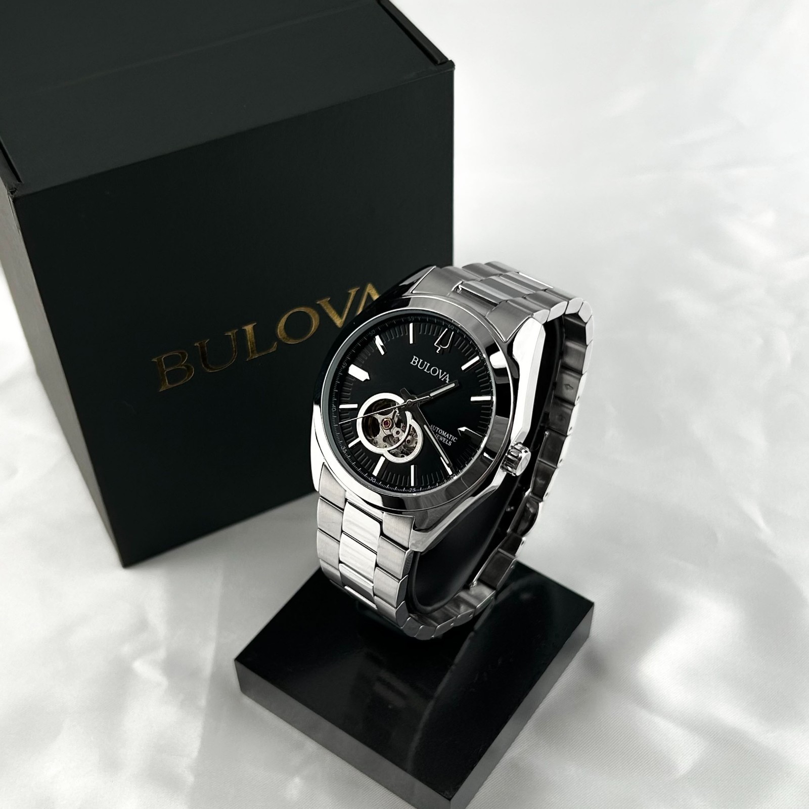New w/box/Bulova Classic Surveyor 96A270 black Dial Men’s Automatic Watch 42mm
