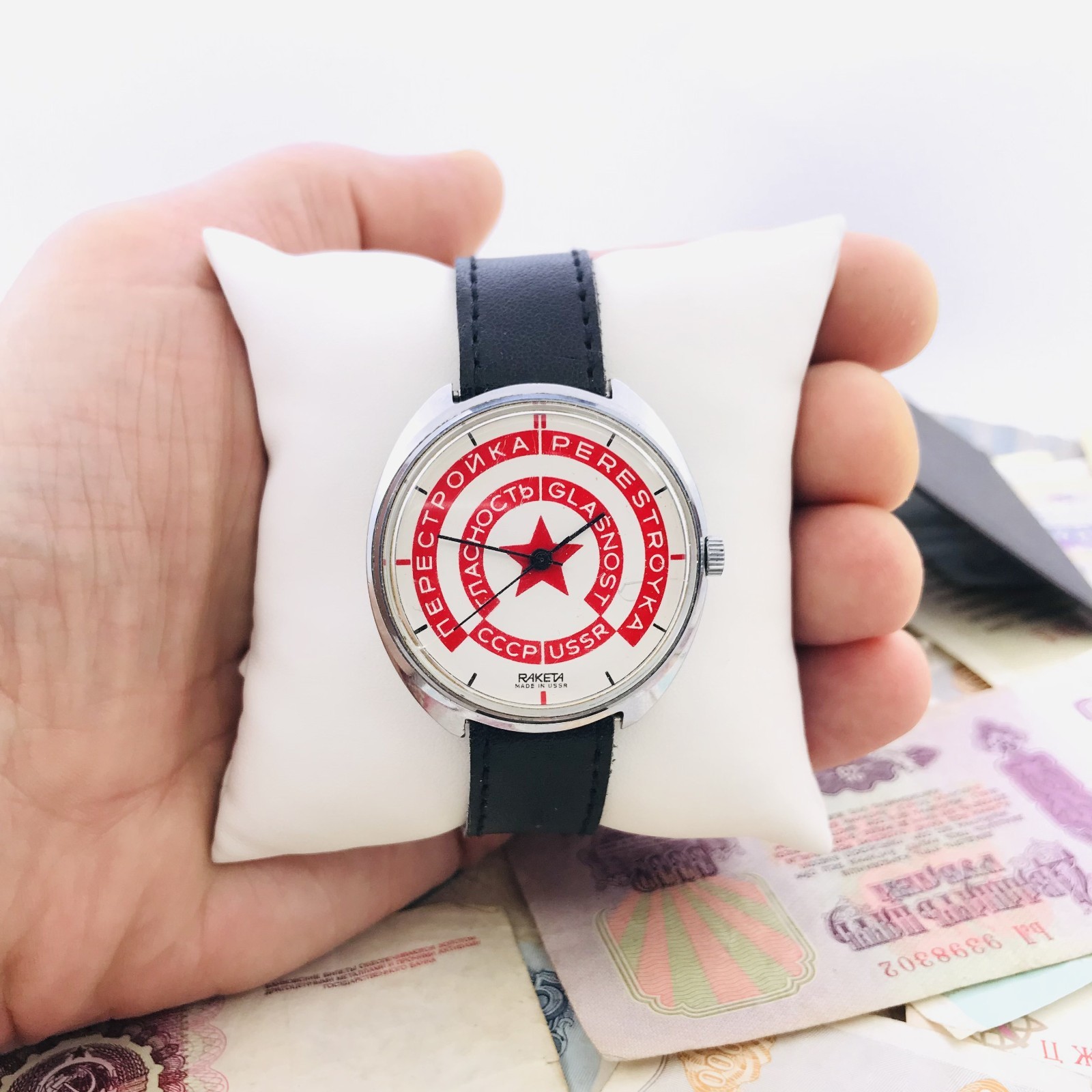 Raketa Perestroika Glasnost USSR Mechanical Wrist Watch Soviet Emblem Dial 2609