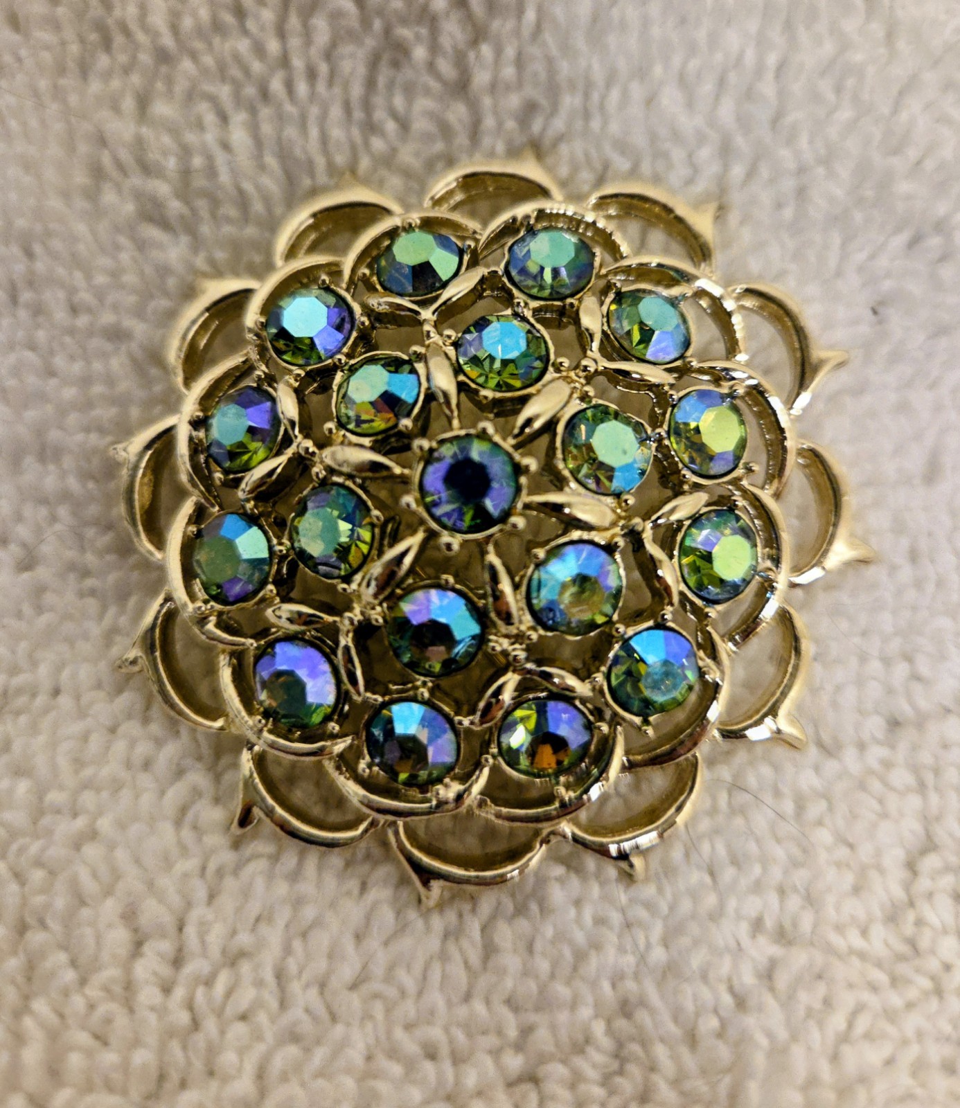 VINTAGE 1960s BROOCH by SARAH COVENTARY. LIME LIGHT AURORA BOREALIS RHINESTONES