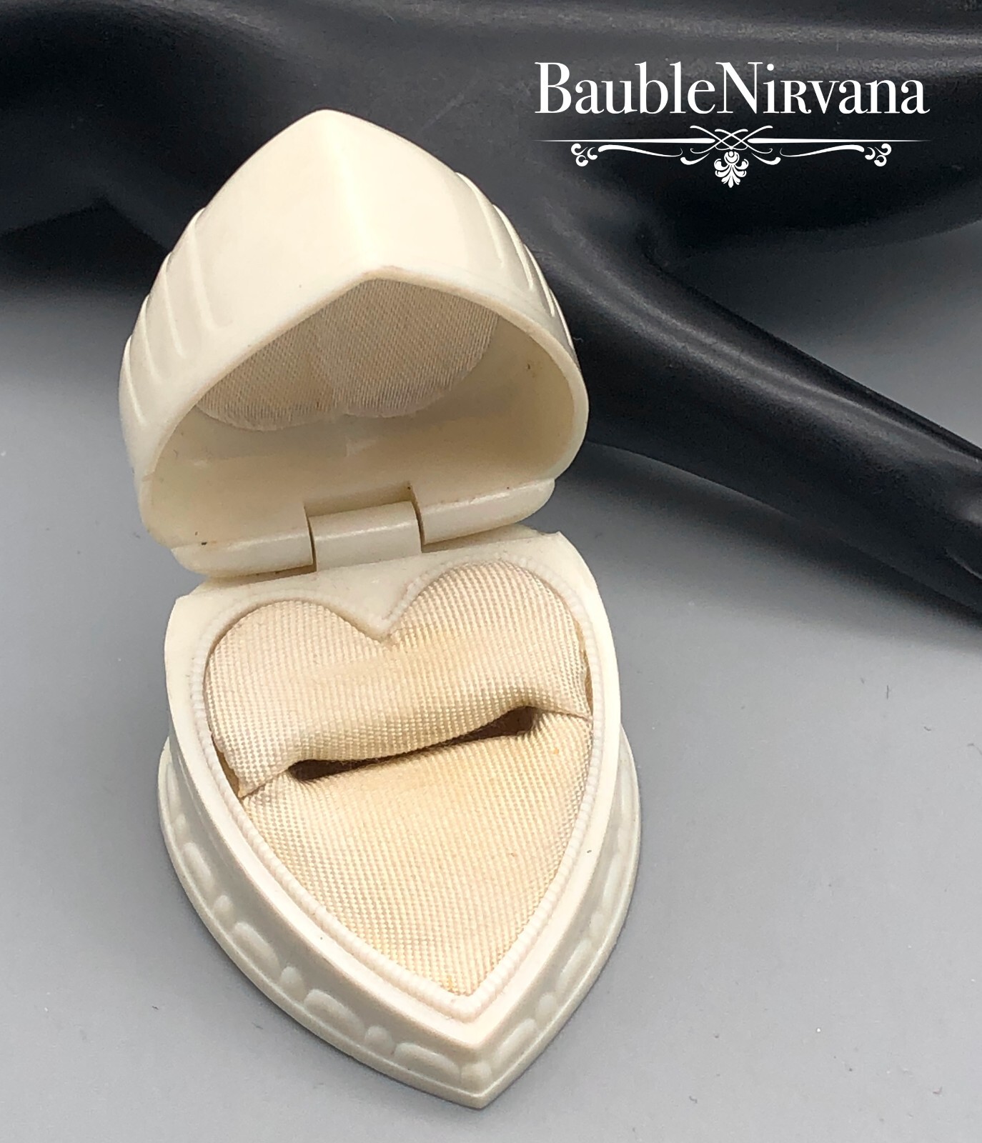 Vintage Warner JC Co Art Deco Hard Plastic Fancy Heart Ring Presentation Box