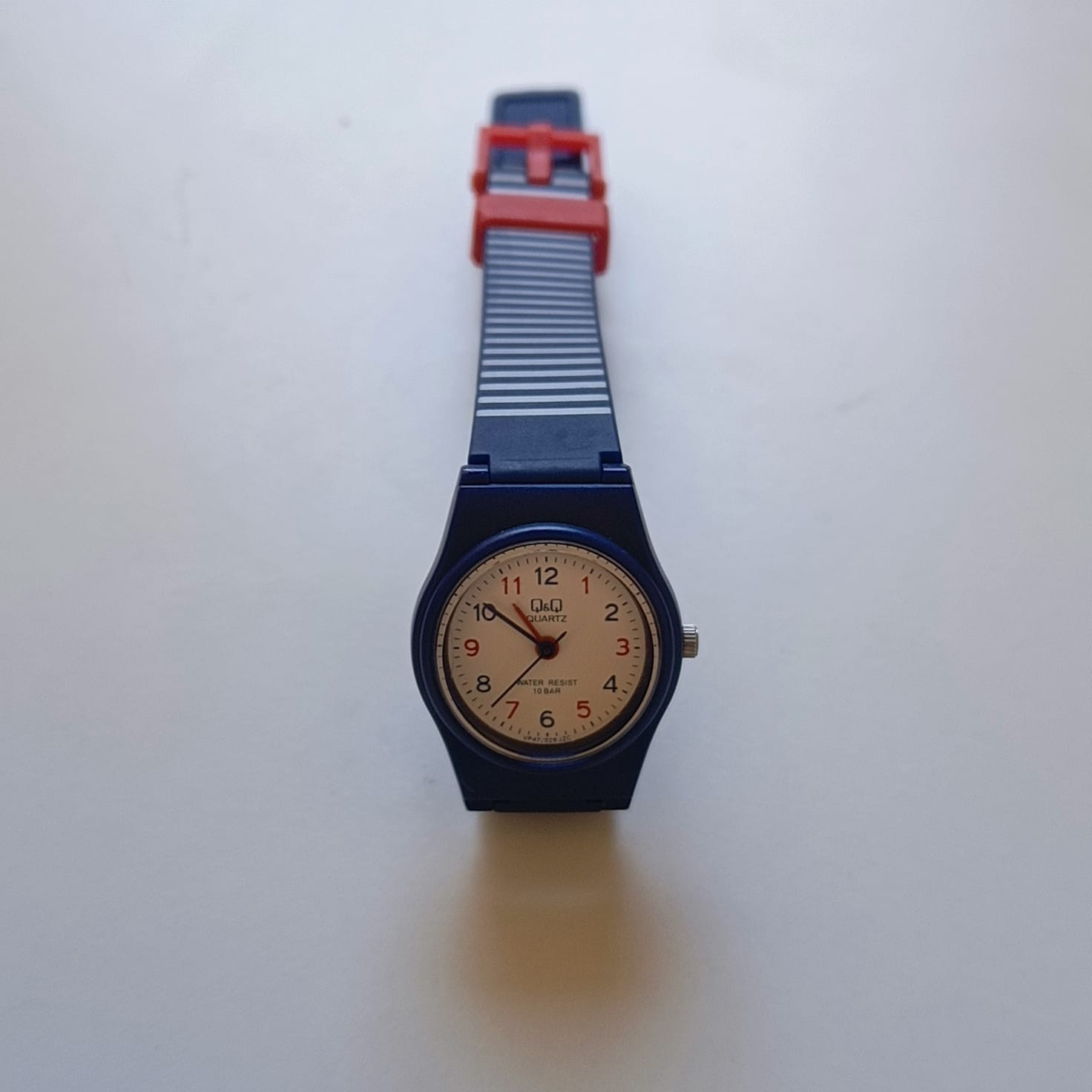 Q&Q Quartz Watch Blue Striped Resin Strap Water Resist 10 Bar Red Buckle VP47-02