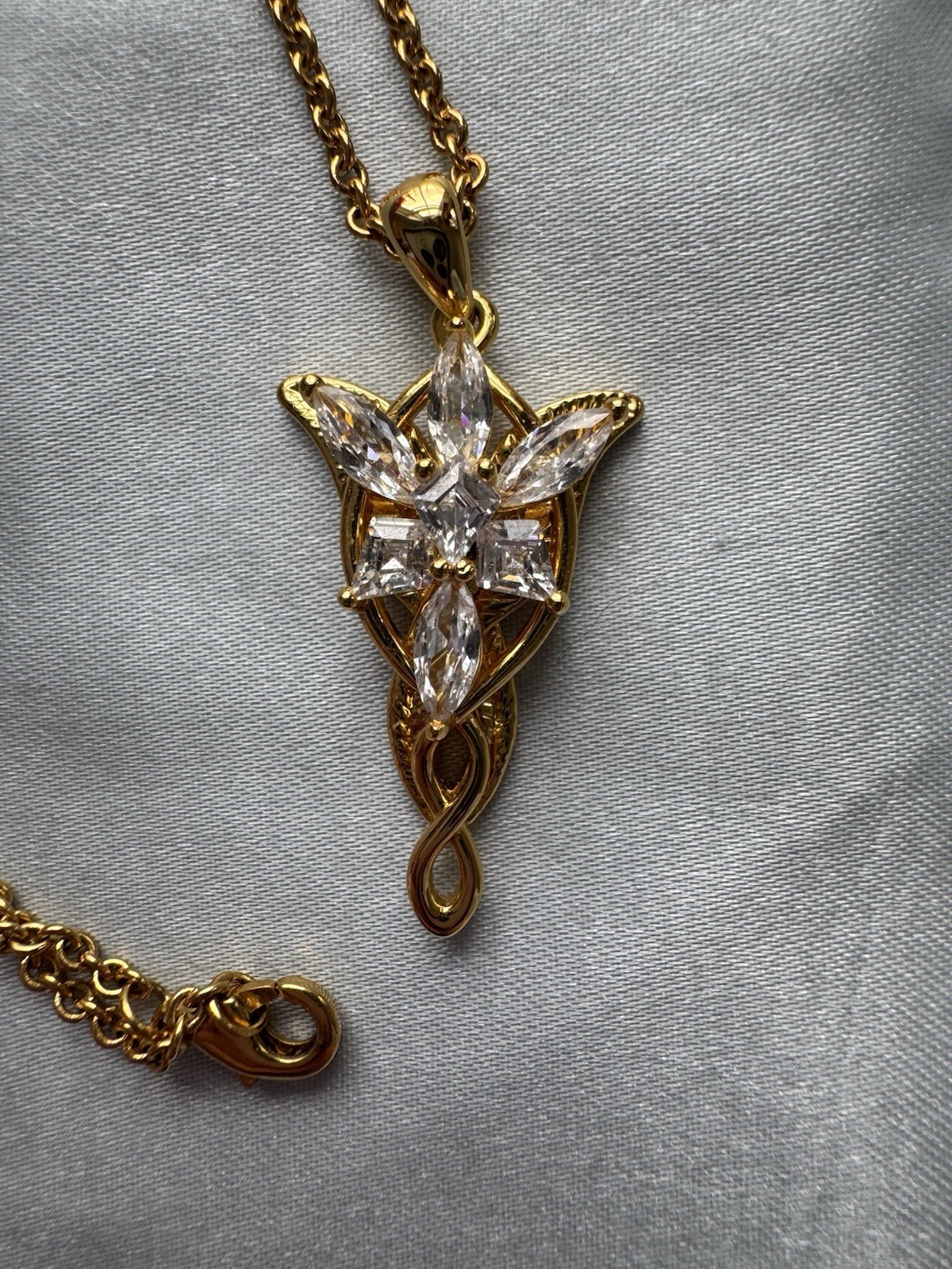 Lord of the rings lotr replica accessory necklace elvish gold stone pendant liv