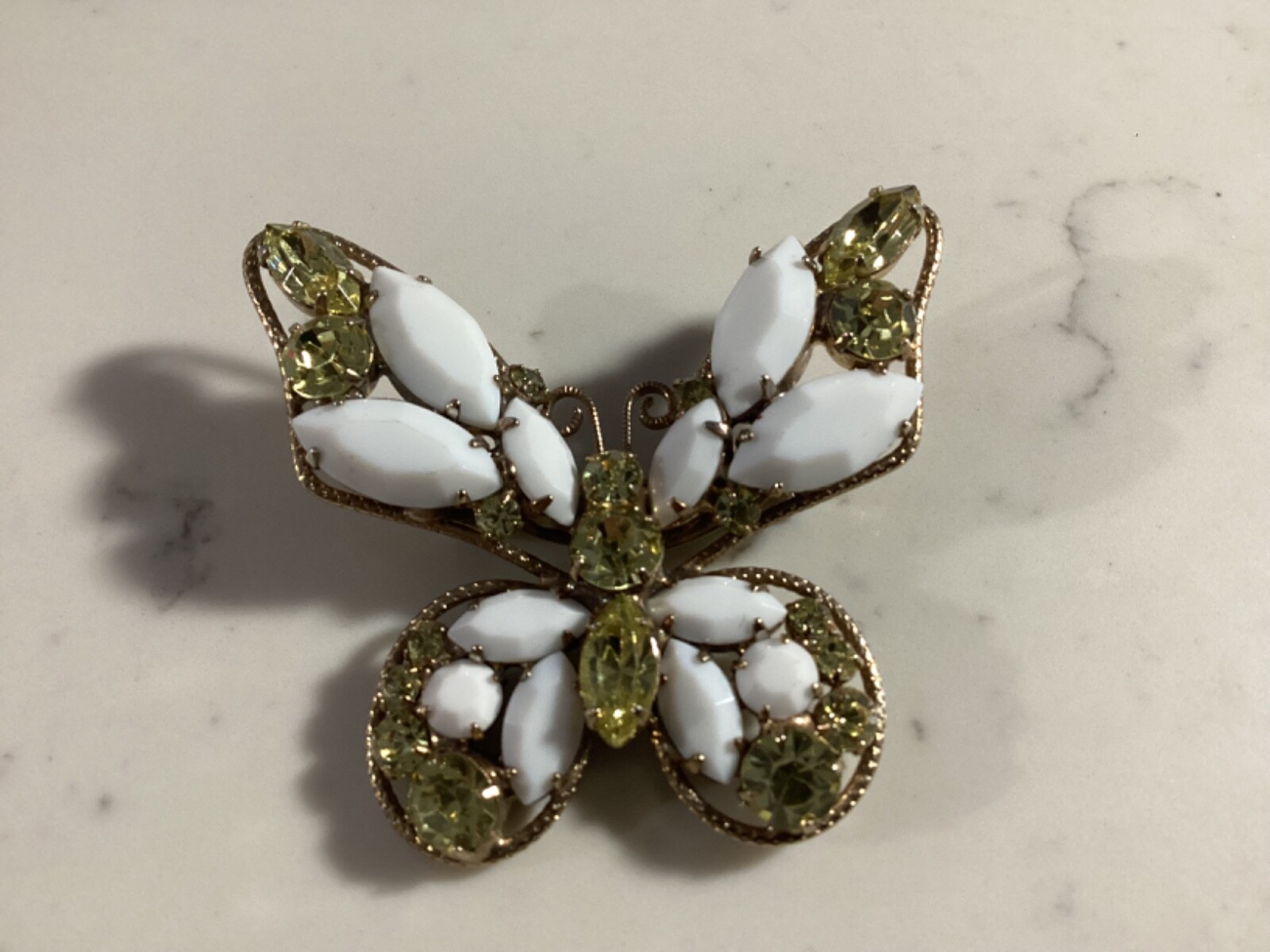 RARE VINTAGE AUTHENTIC OPEQUE & YELLOW RHINESTONE BUTTERFLY BROOCH PIN NR