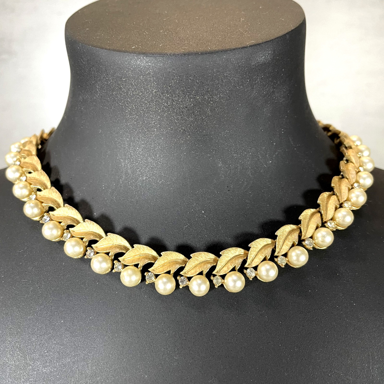 Vintage Trifari Gold Tone Leaf Faux Pearl Rhinestone Choker Necklace Signed 12″