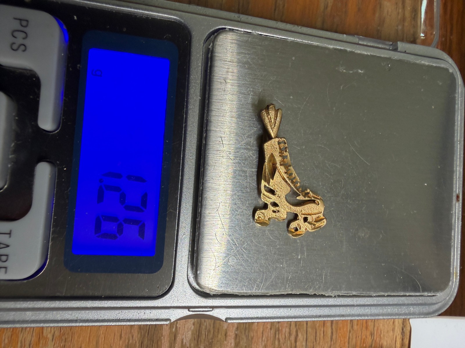 Vintage Solid Gold 14k ROLLER SKATE Pendant 1in. 1.26g