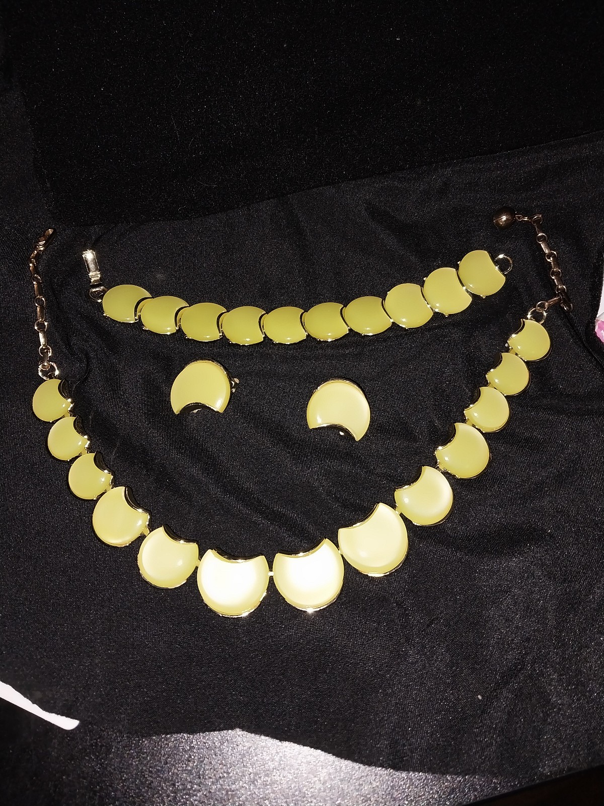 Vintage Elco Acrylic or Lucite jewelry Parure, necklace bracelet & clip earrings