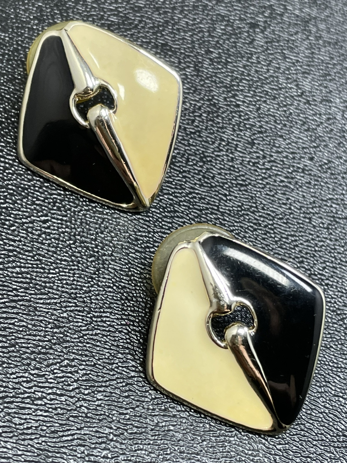 Vintage 1.1” Black & Cream Colored Silver Tone Drop Earrings