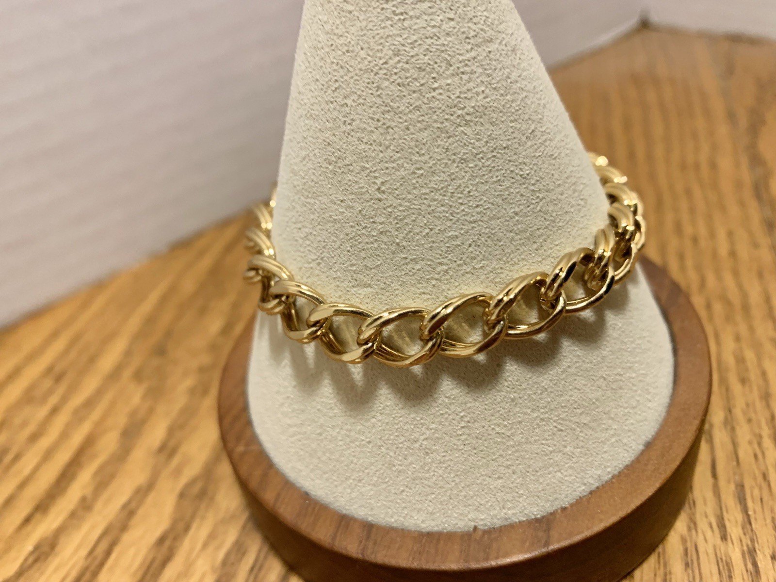 Stunning Monet Vintage Gold Tone Link Chain Bracelet With Safety Chain