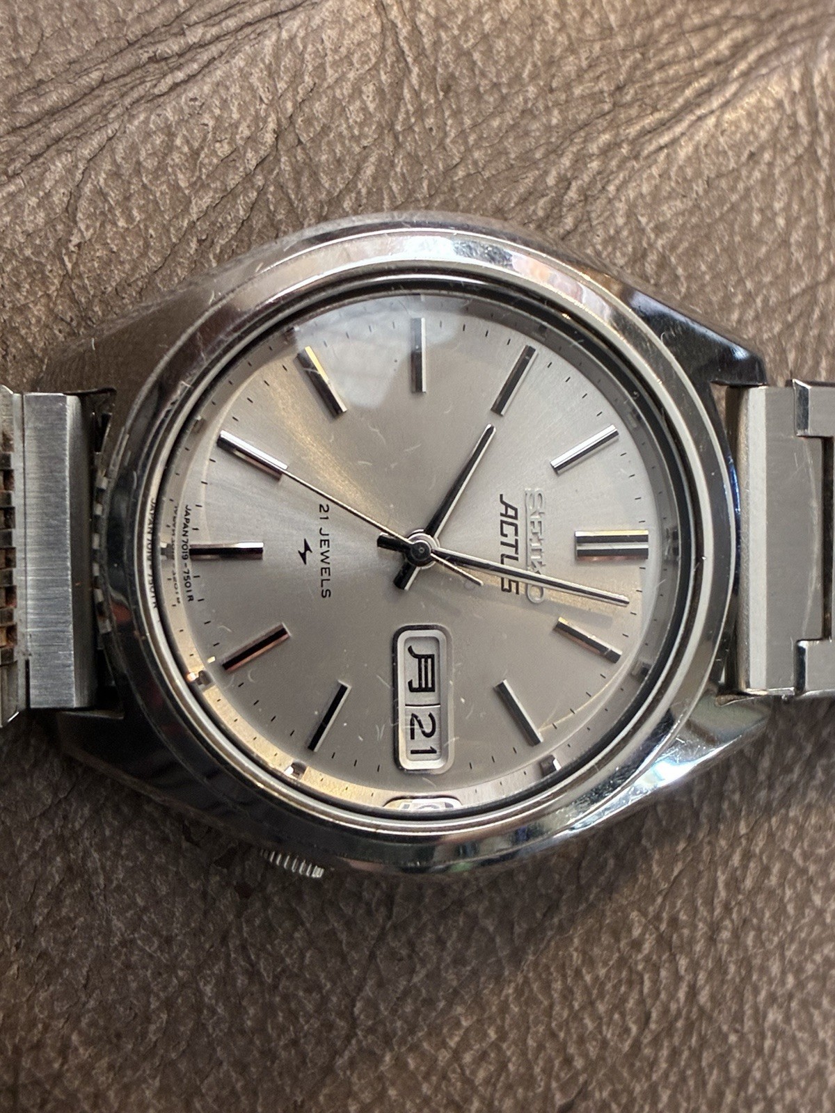 Seiko Actus Automatic 21 Jewels Day/Date Silver Dial 40mm SS Bracelet