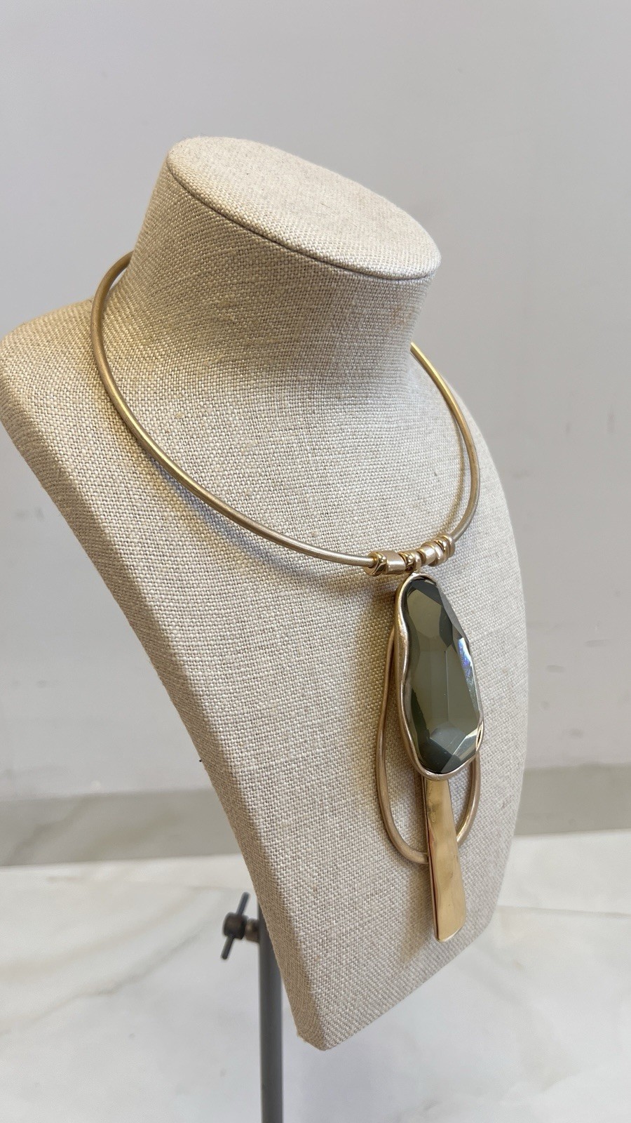 Elo Soho gold plated collar Necklace smoky gray crystal statement pendant
