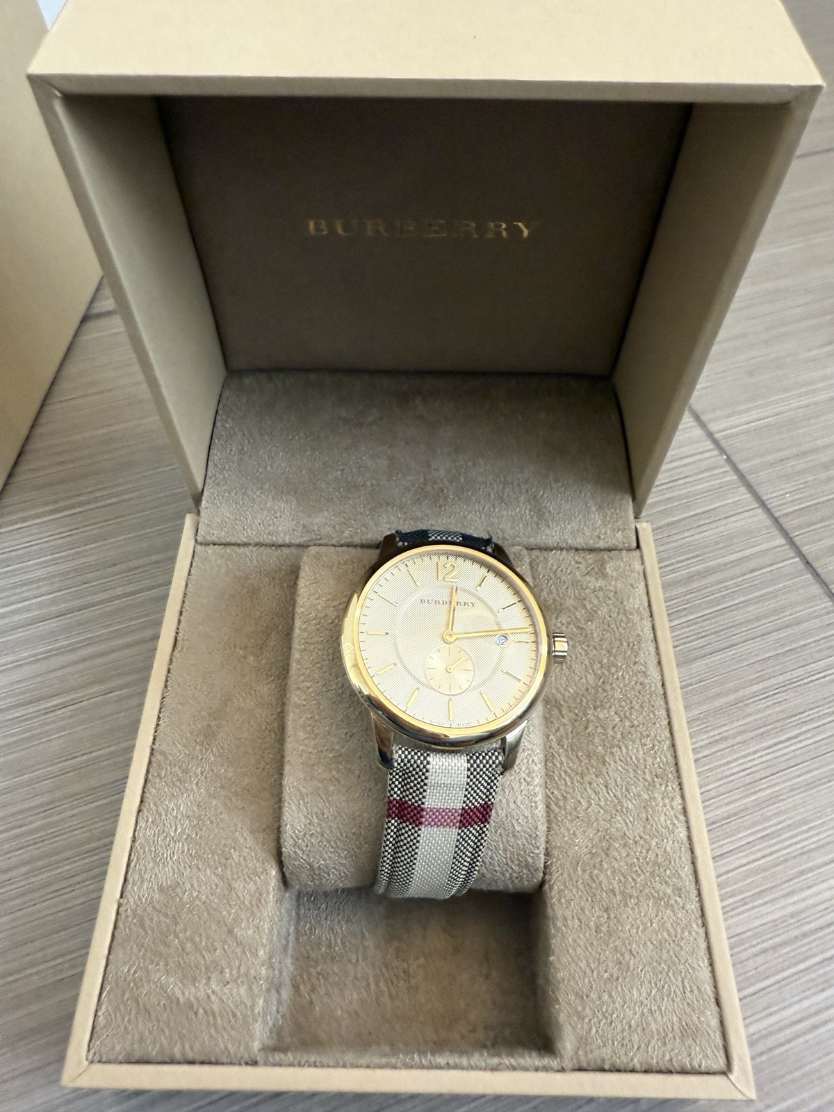 Burberry BU10001 Gold Men’s Classic Horseferry Check Watch