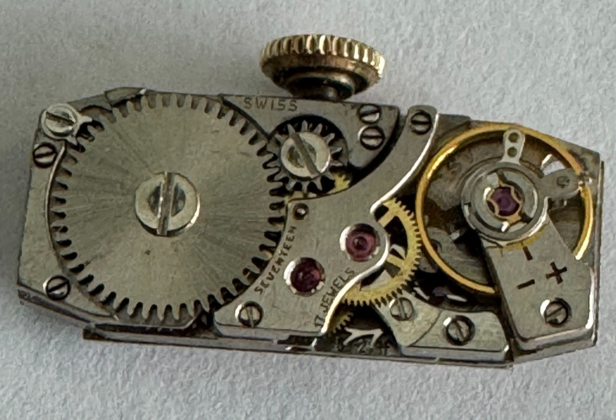 VINTAGE 21.28 X 9.05 MM LADIES KELBERT WRISTWATCH MOVEMENT KEEPING TIME 17J