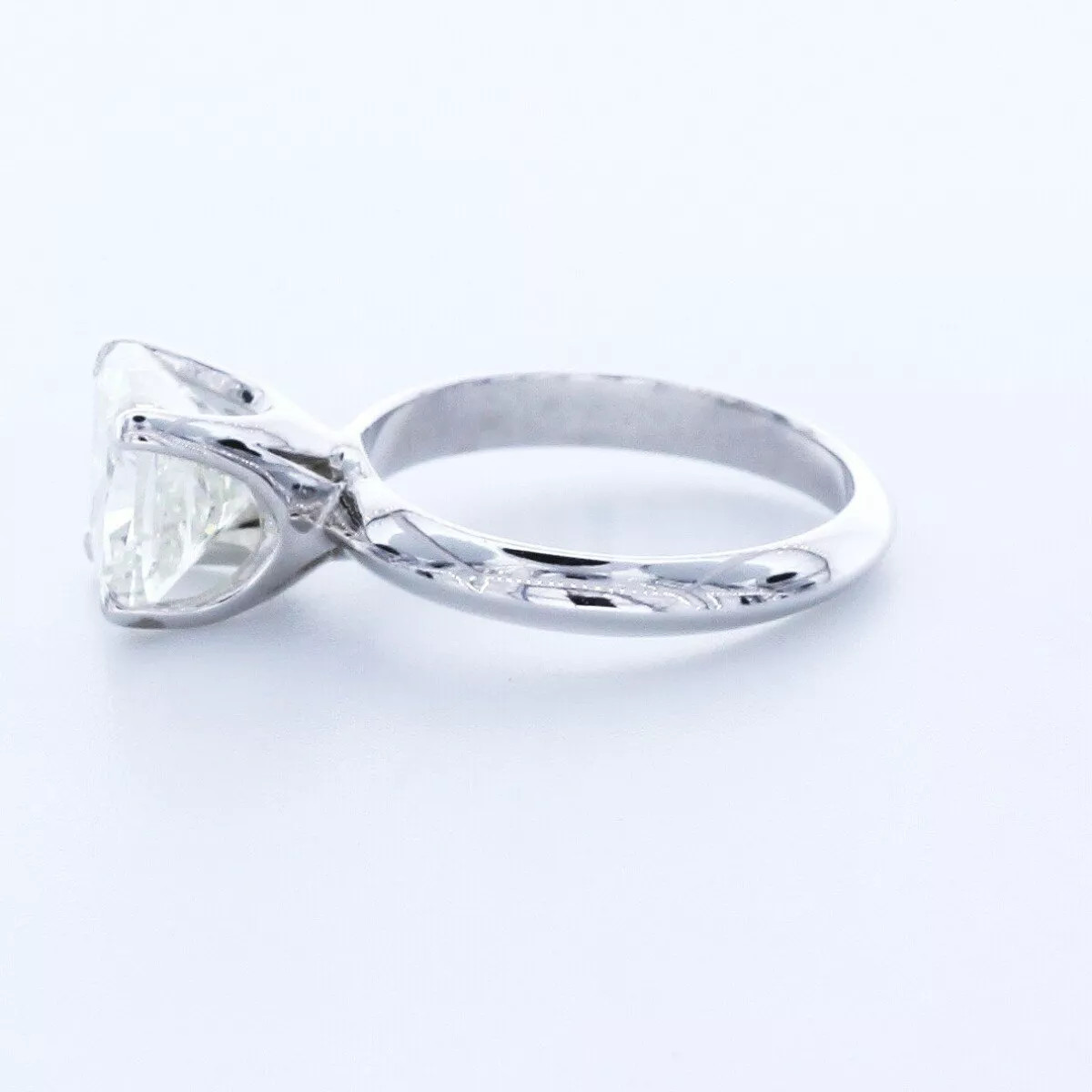 Solitaire Engagement Ring 18K Gold 2.23 Carat Cushion Lab-Grown Diamond G SI1